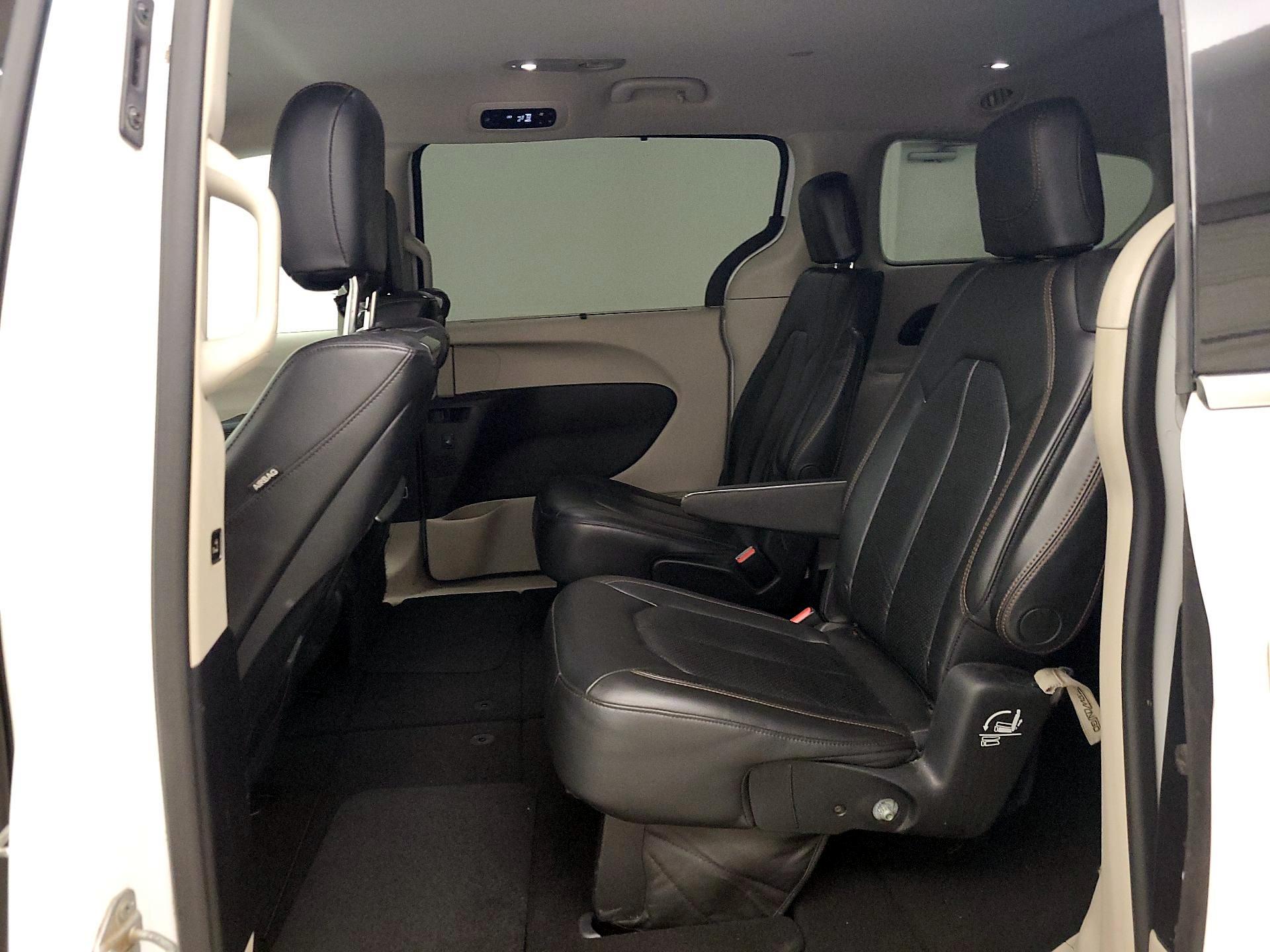 Thumbnail: 2017 Chrysler Pacifica - 19