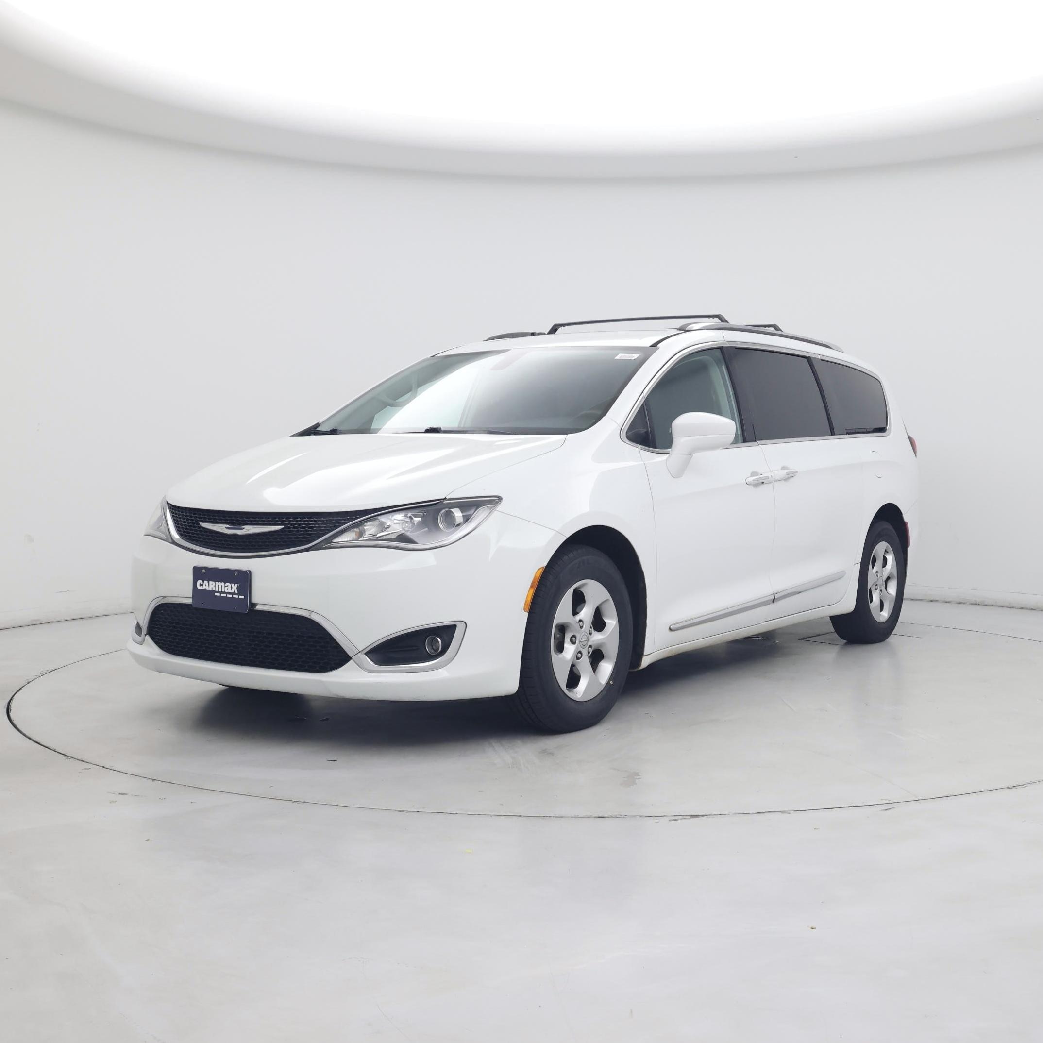 Thumbnail: 2017 Chrysler Pacifica - 4