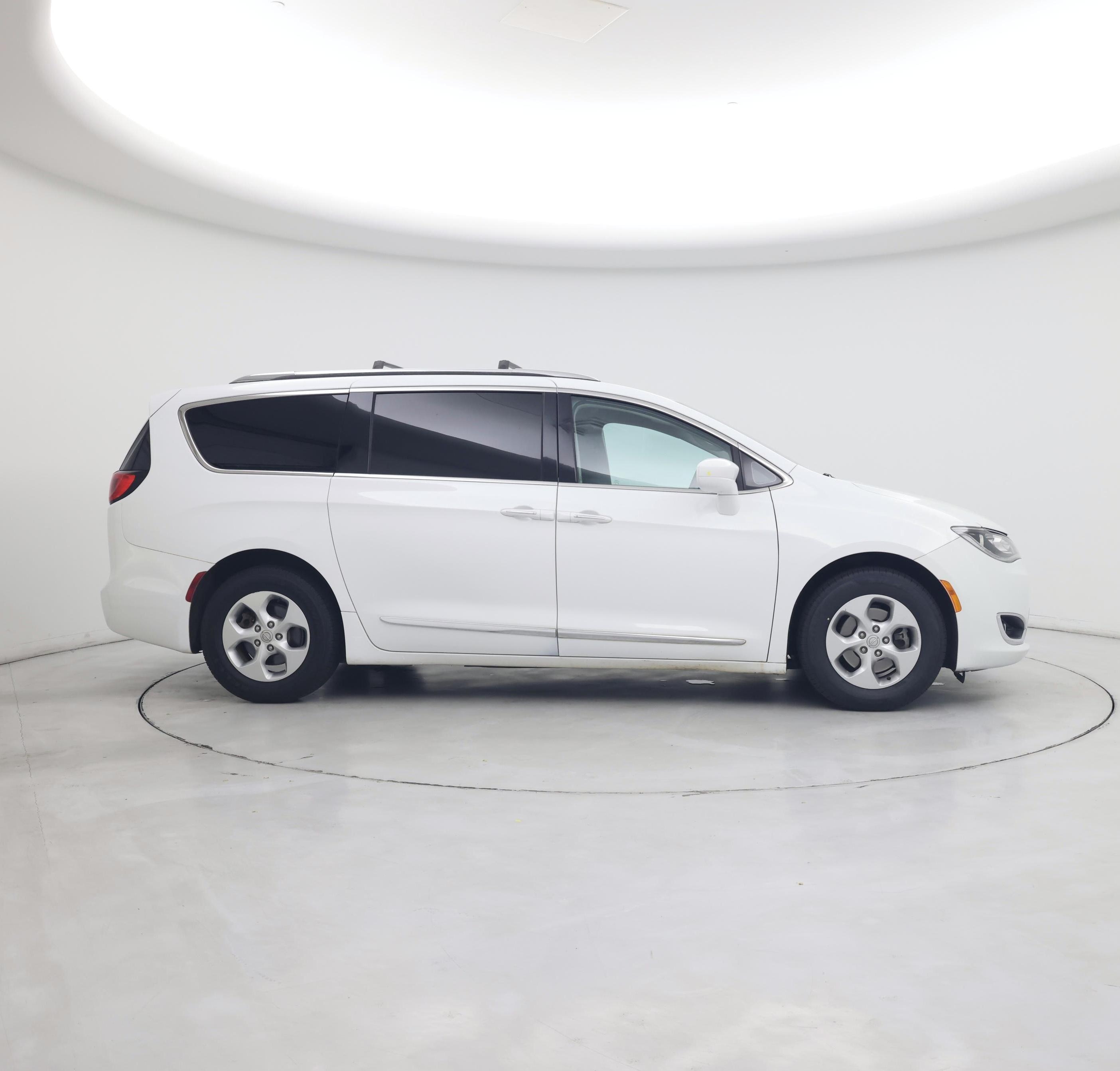 Thumbnail: 2017 Chrysler Pacifica - 7