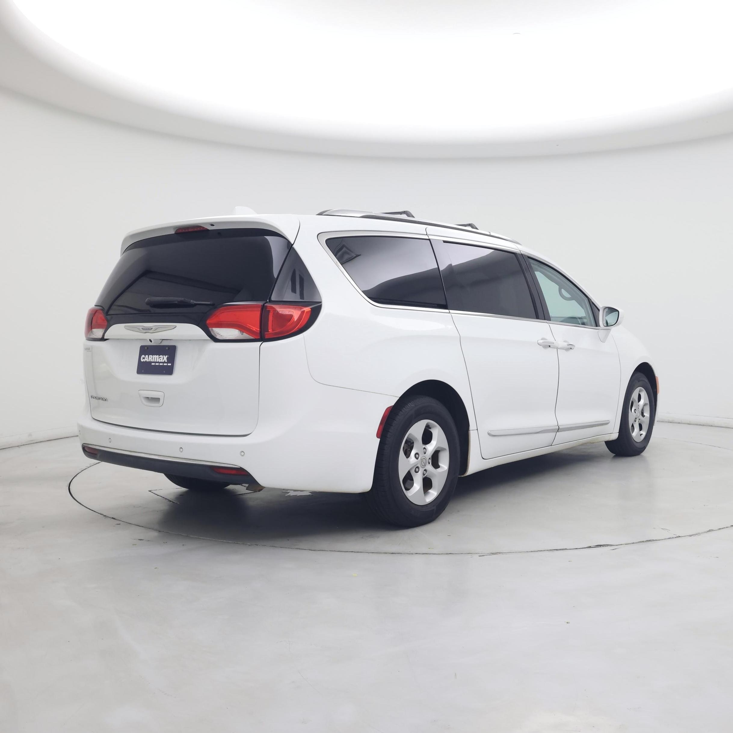 Thumbnail: 2017 Chrysler Pacifica - 8