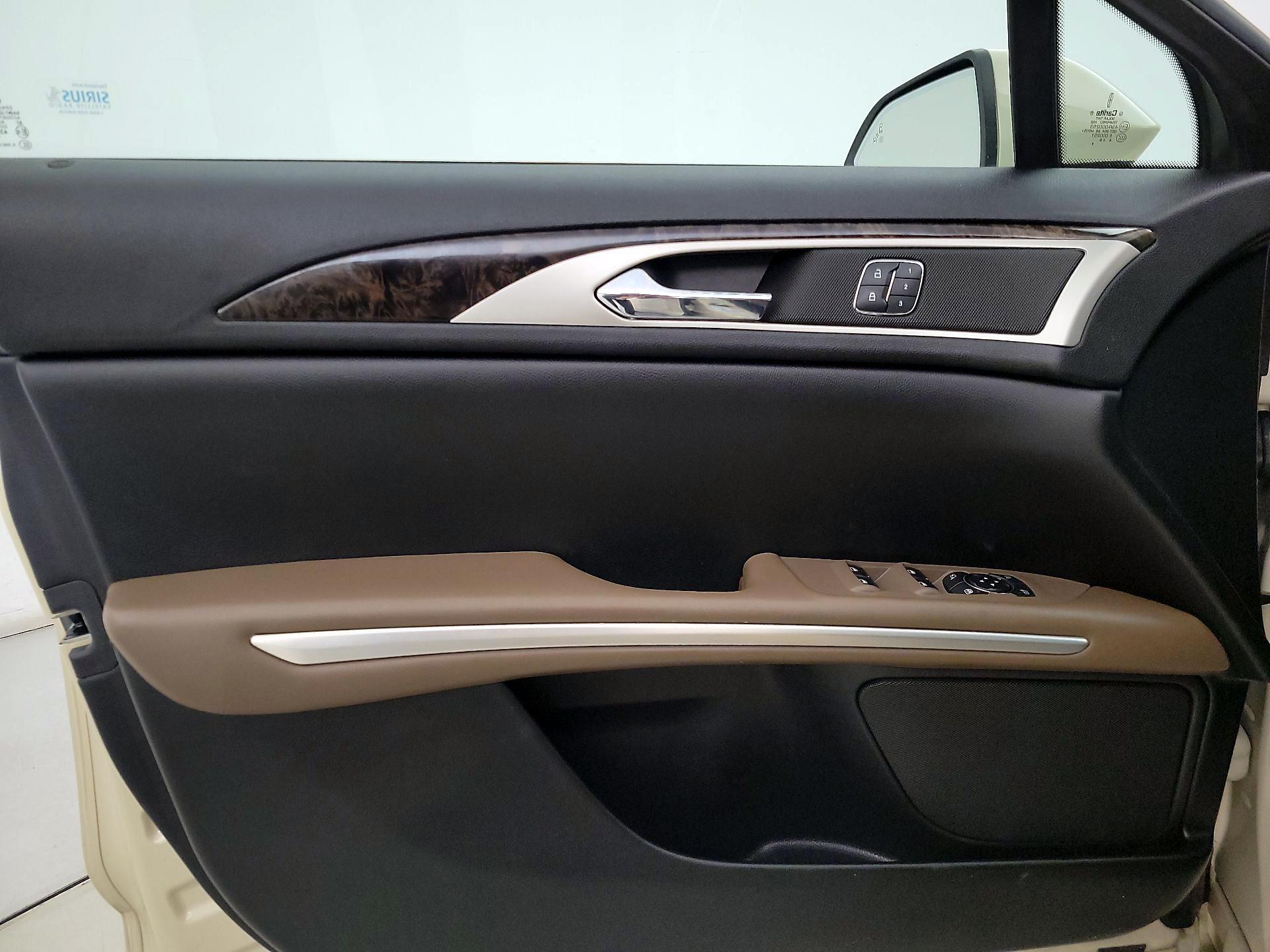 Thumbnail: 2015 Lincoln MKZ - 12