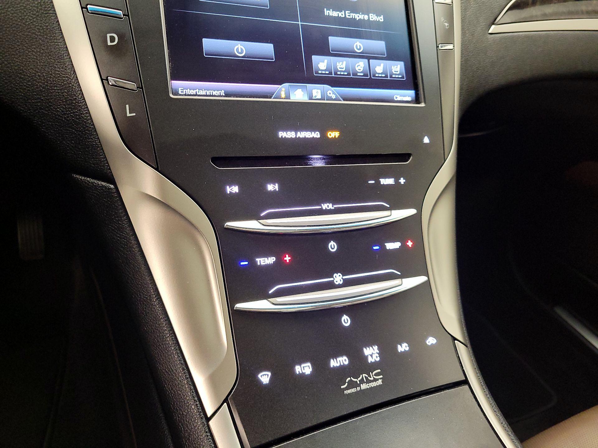Thumbnail: 2015 Lincoln MKZ - 17