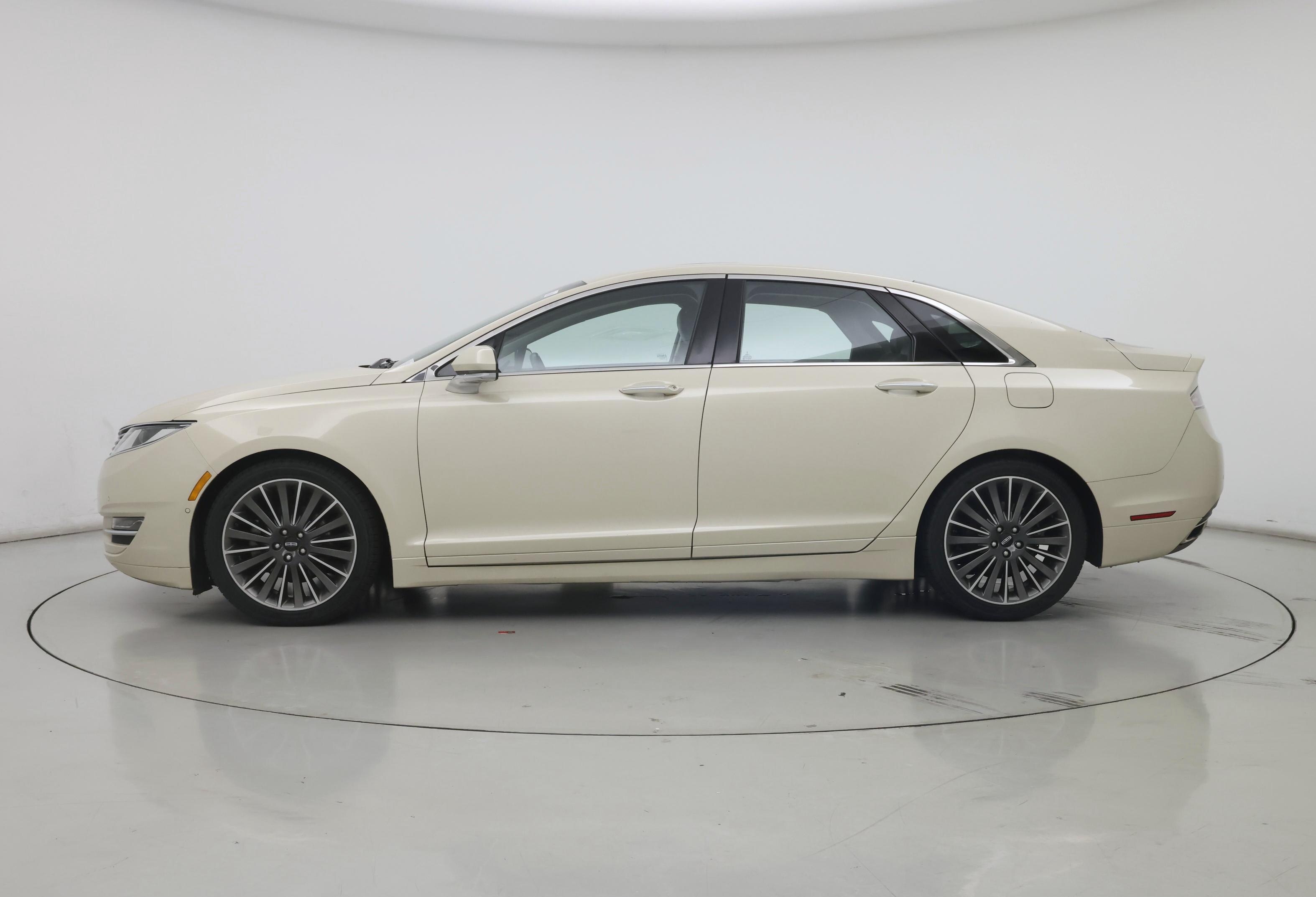 Thumbnail: 2015 Lincoln MKZ - 3