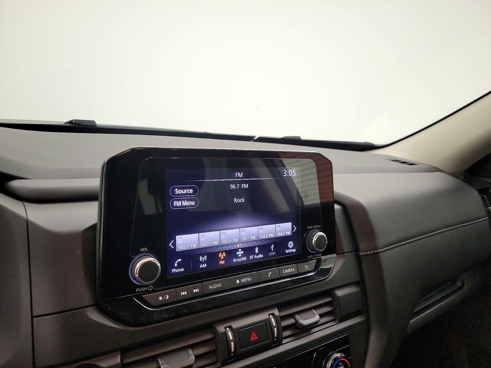2025 Nissan Pathfinder S - Photo 16