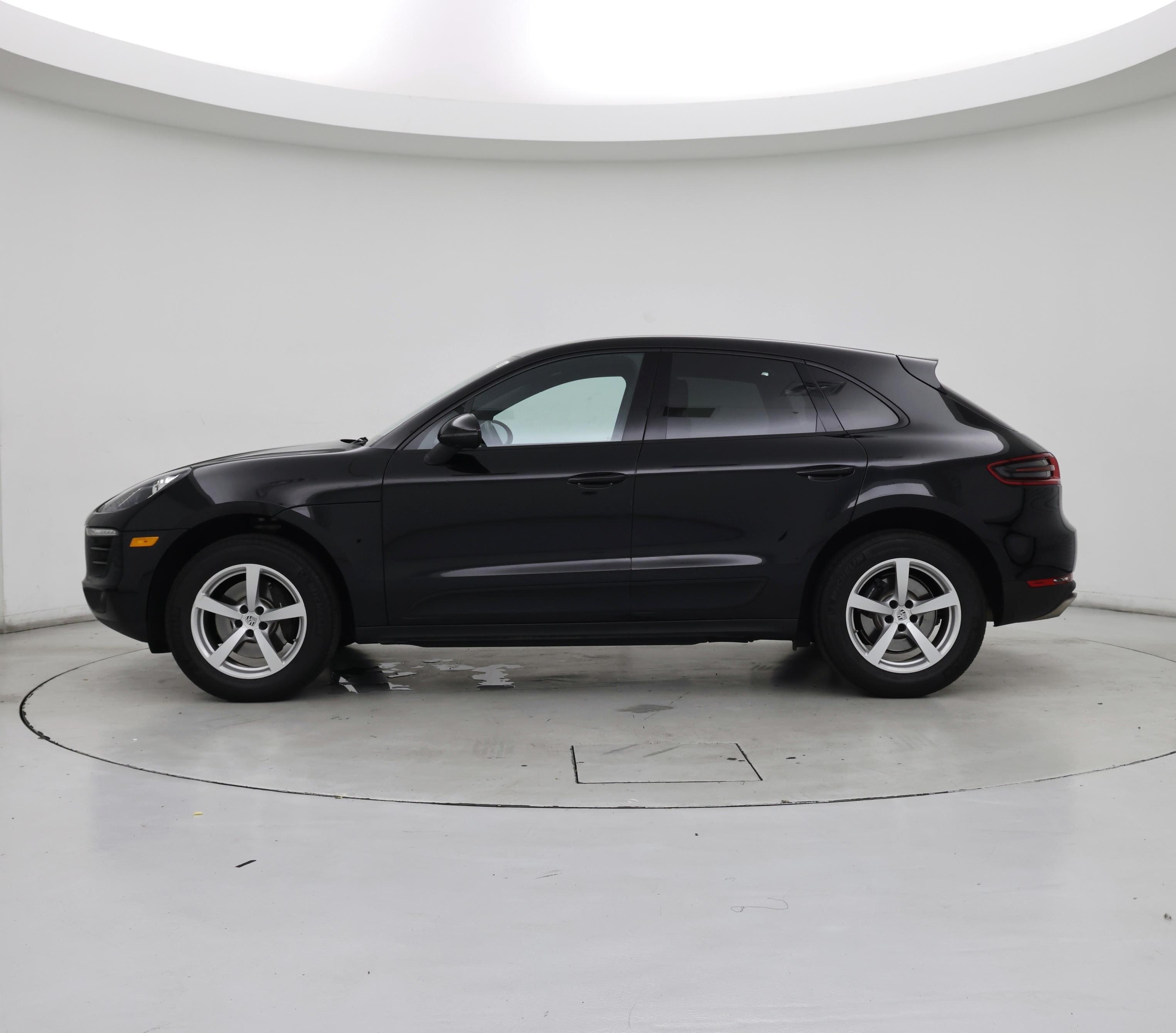 Thumbnail: 2017 Porsche Macan - 3