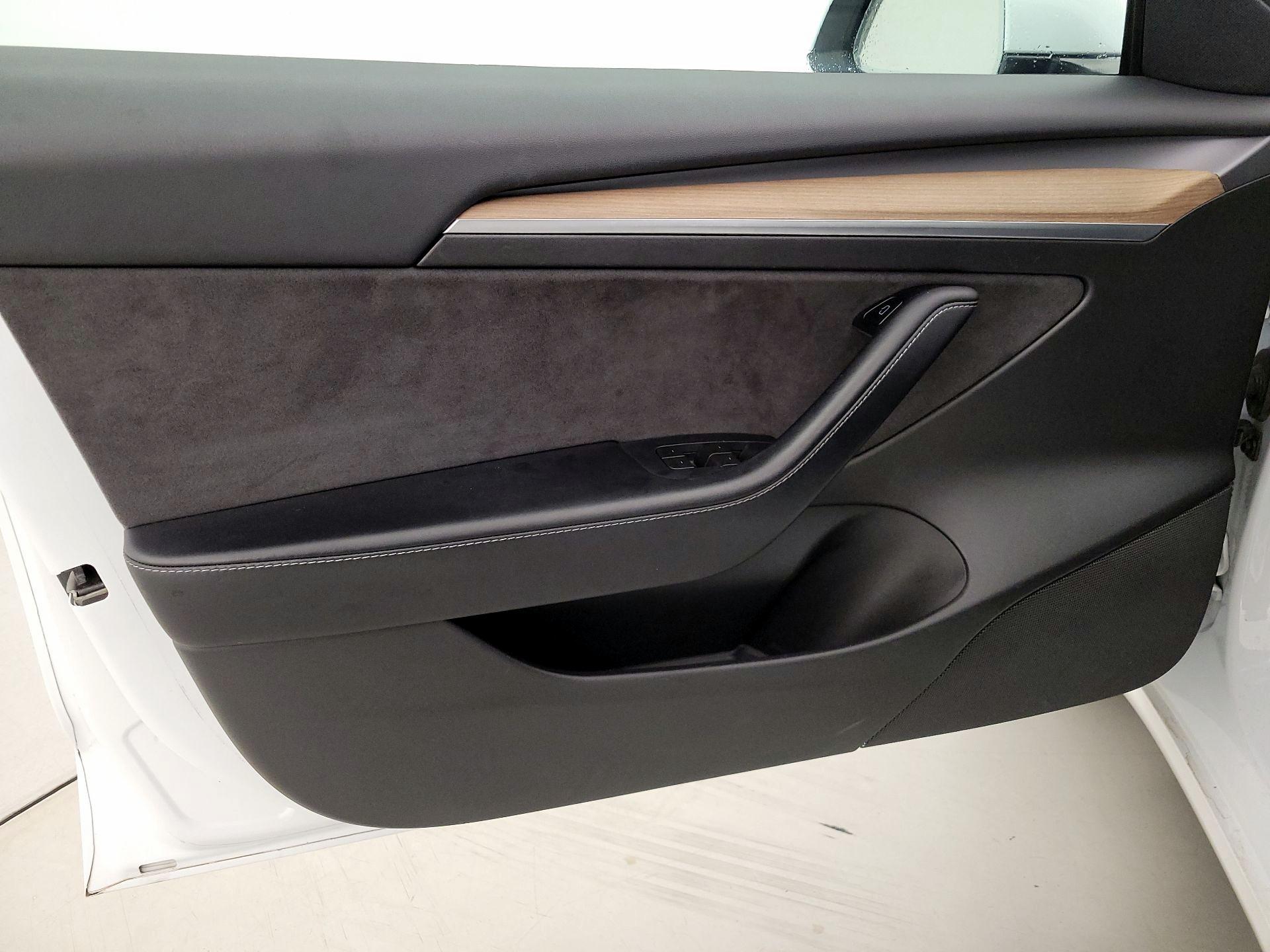 Thumbnail: 2021 Tesla Model 3 - 12