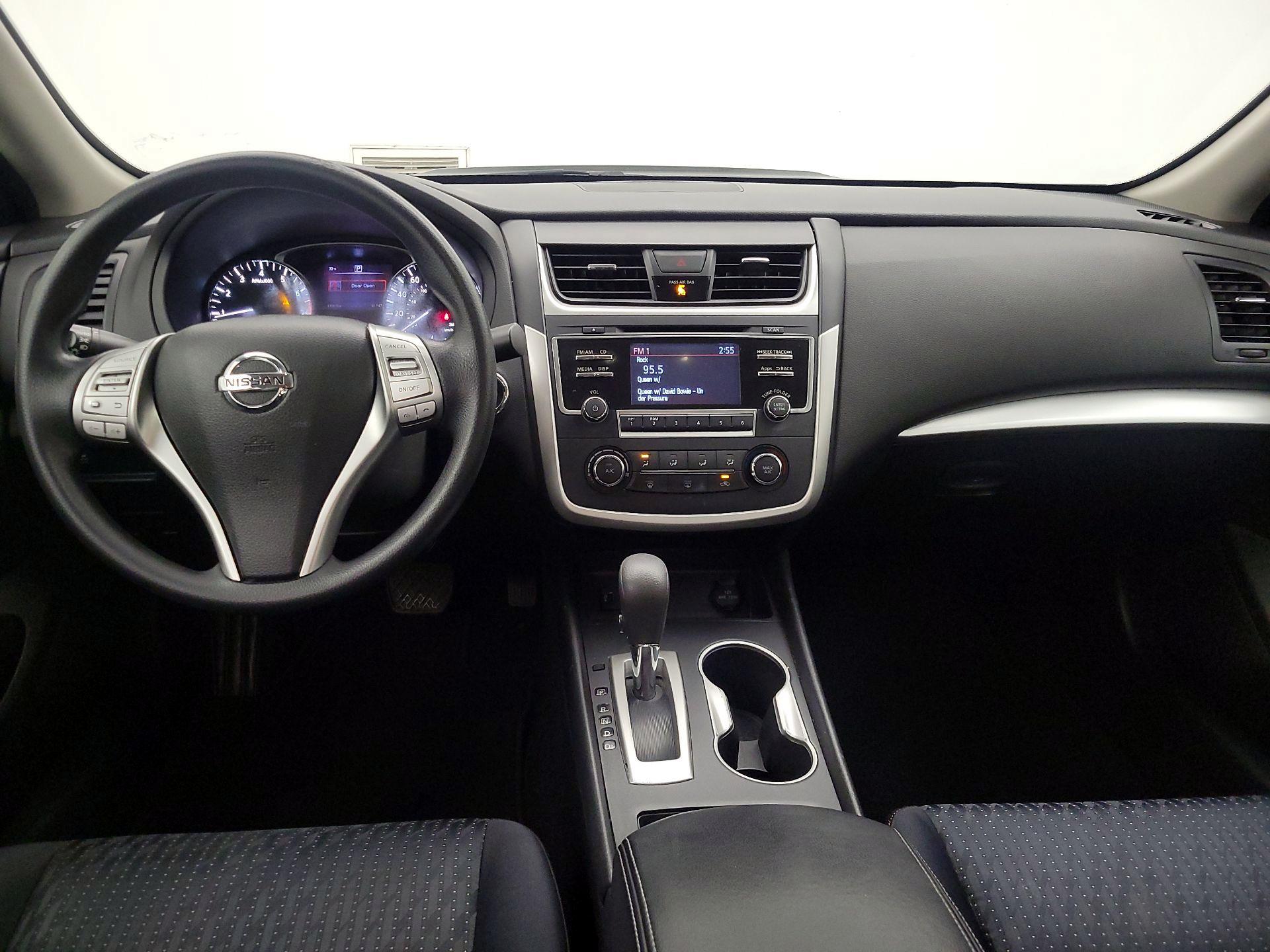 Thumbnail: 2016 Nissan Altima - 9