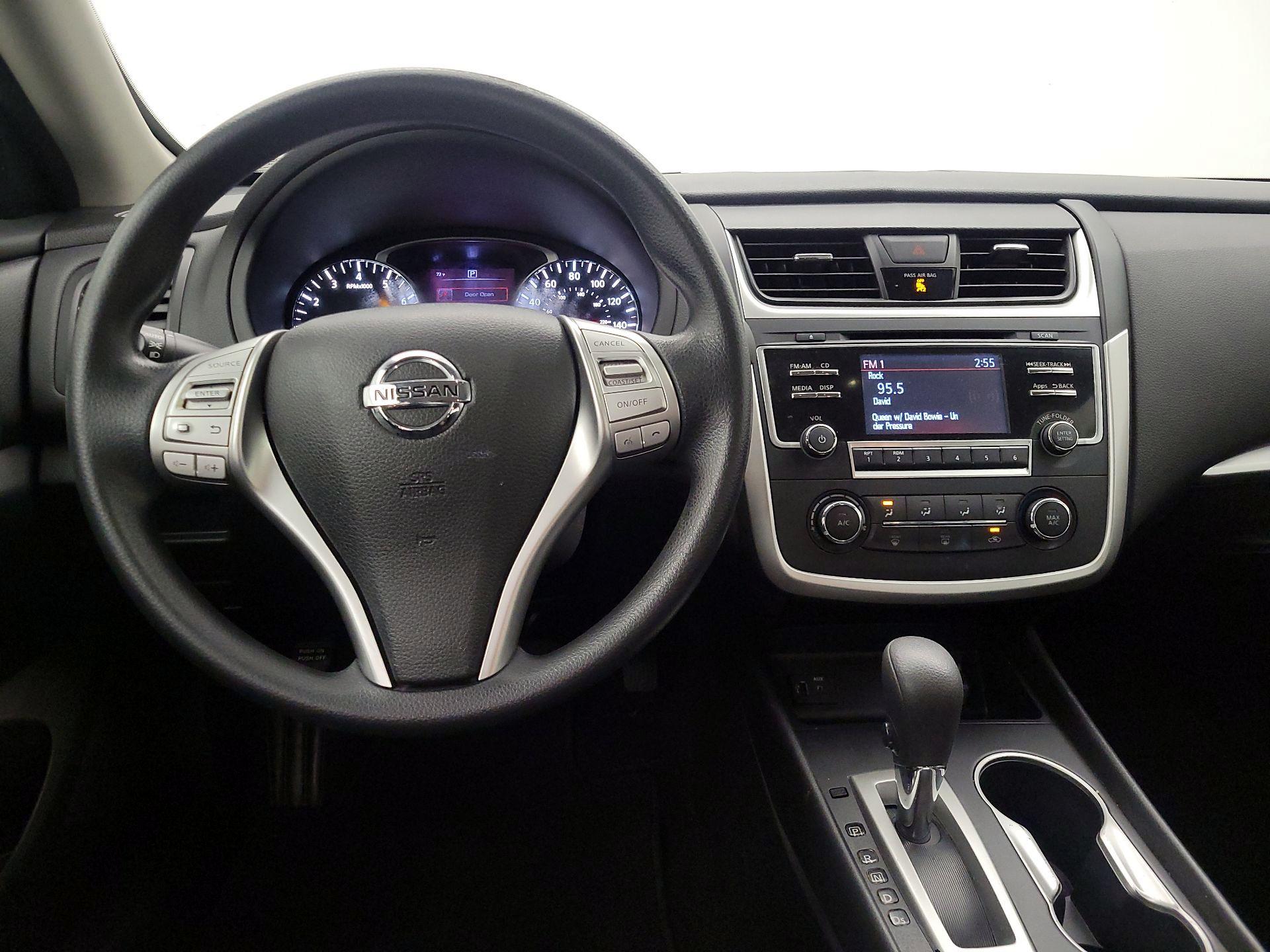 Thumbnail: 2016 Nissan Altima - 10
