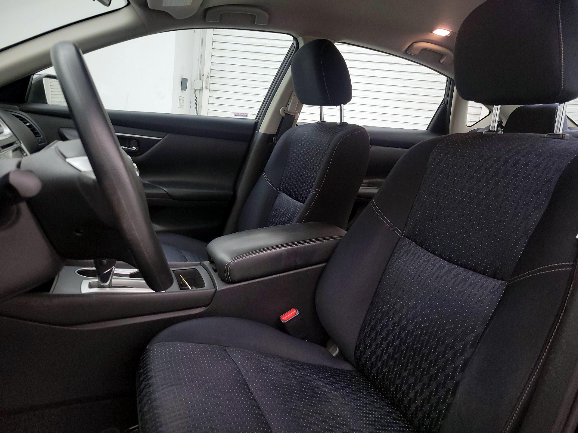 Thumbnail: 2016 Nissan Altima - 11