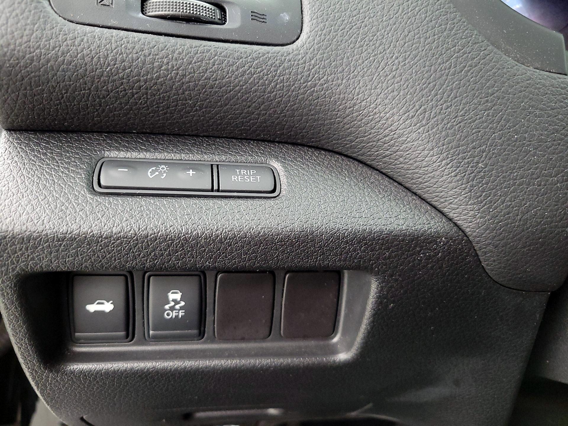 Thumbnail: 2016 Nissan Altima - 13