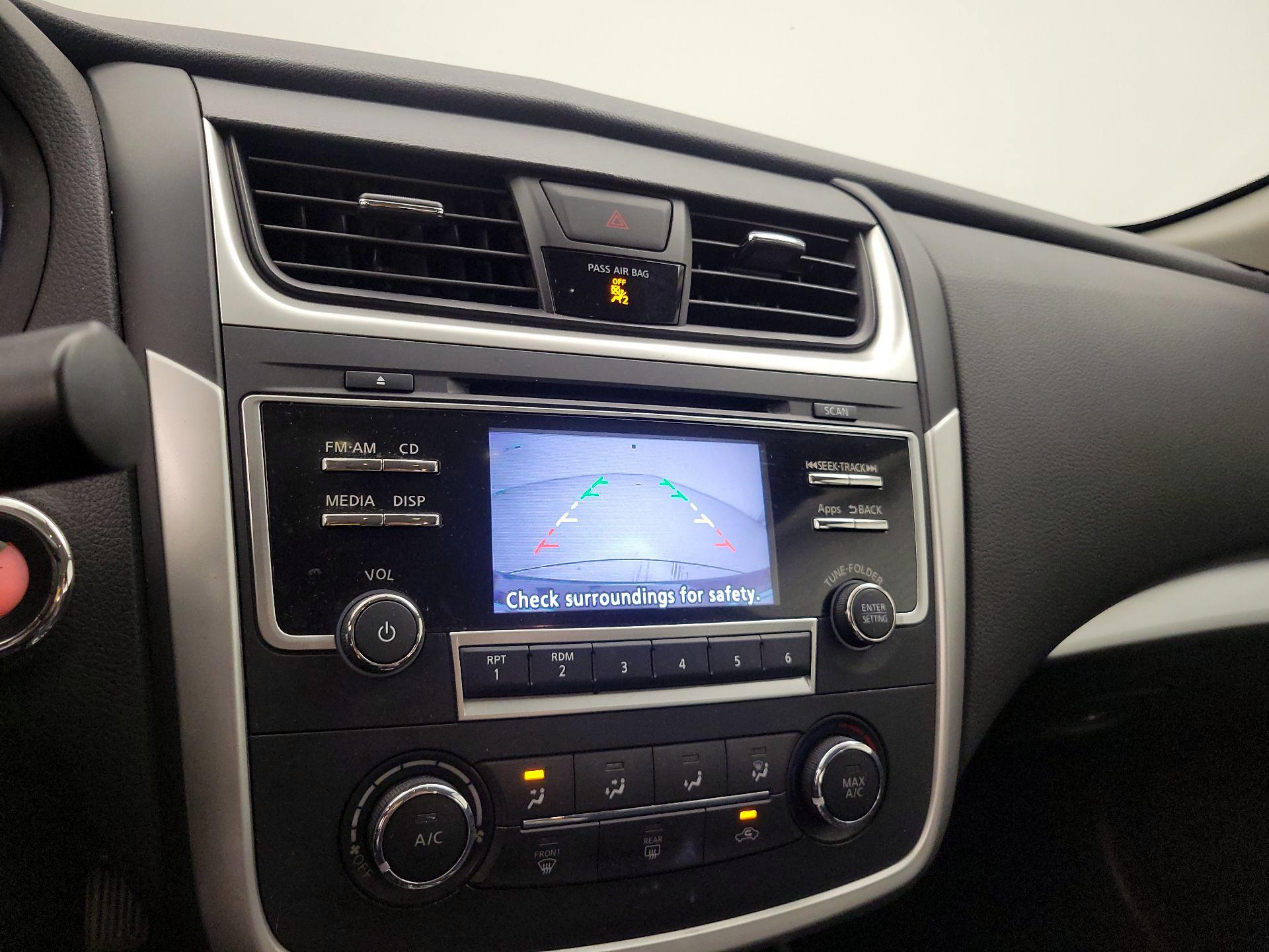 Thumbnail: 2016 Nissan Altima - 14