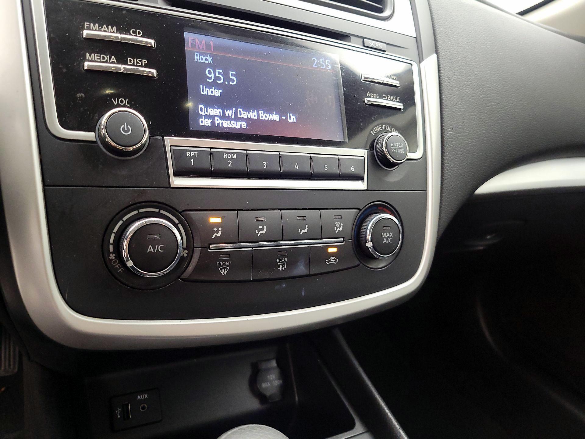 Thumbnail: 2016 Nissan Altima - 16