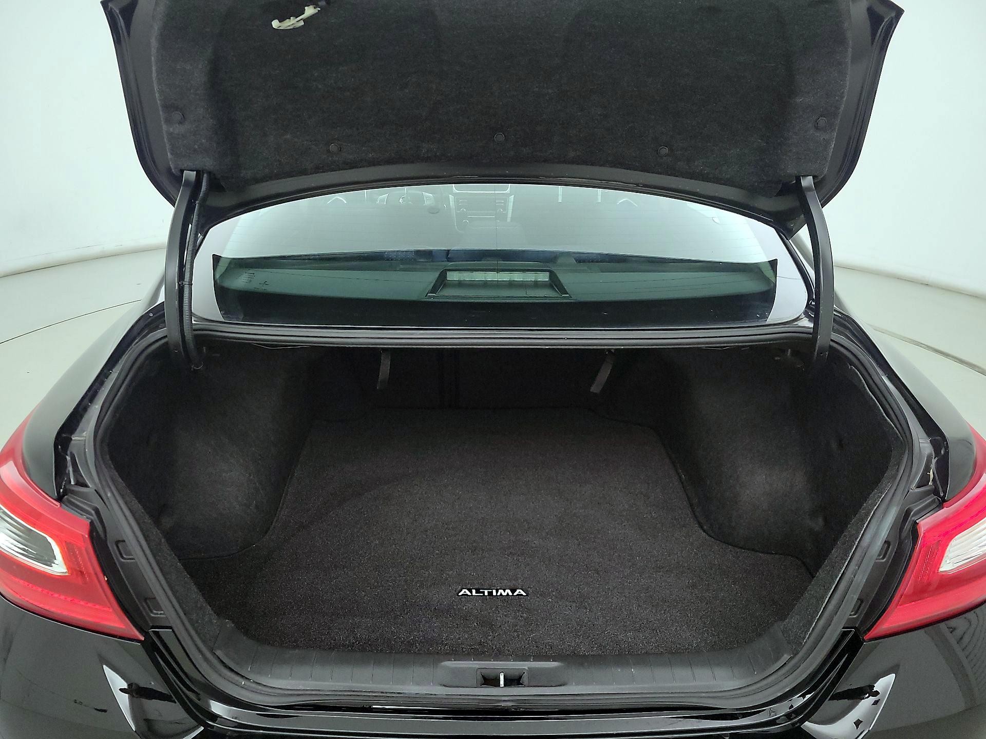 Thumbnail: 2016 Nissan Altima - 20