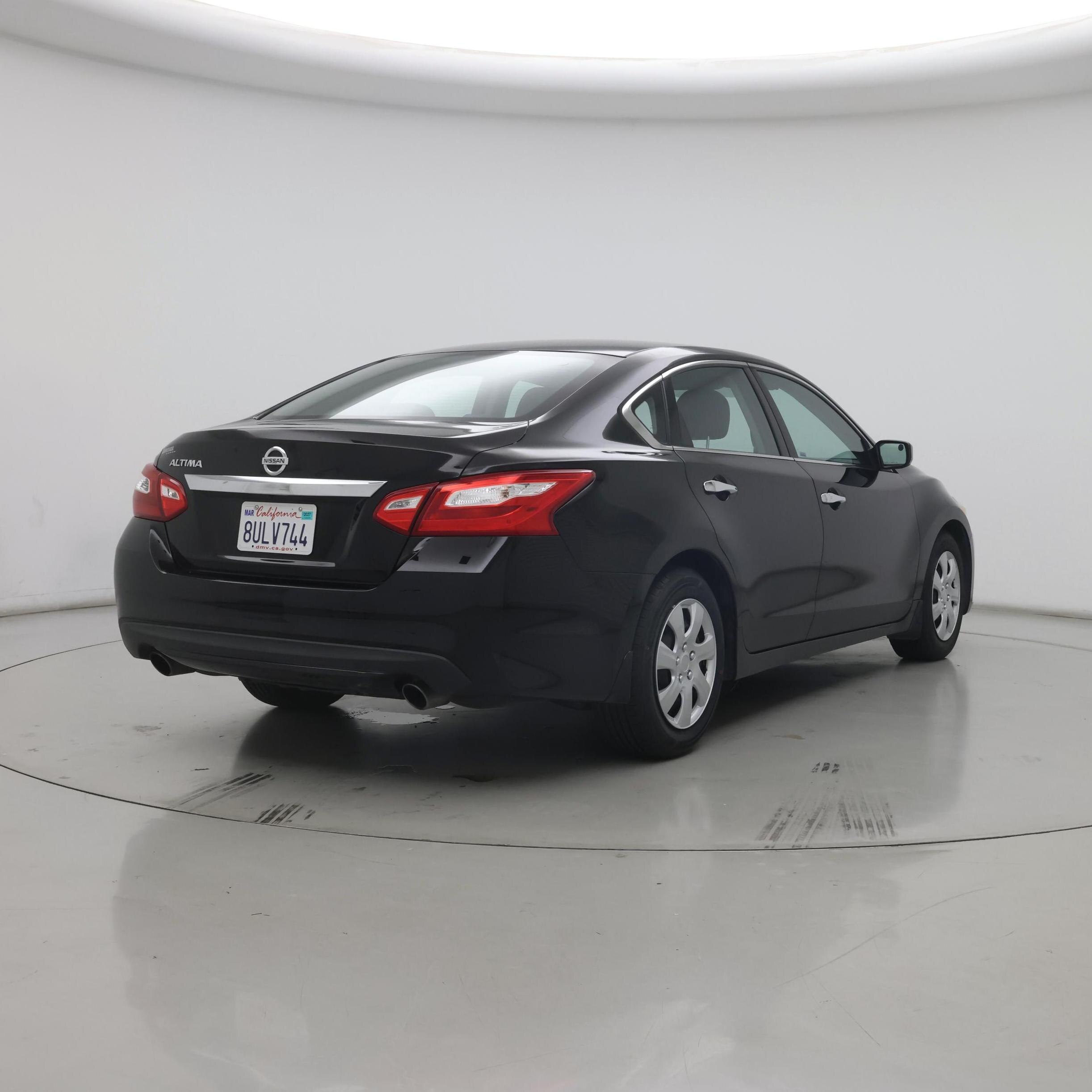 Thumbnail: 2016 Nissan Altima - 8
