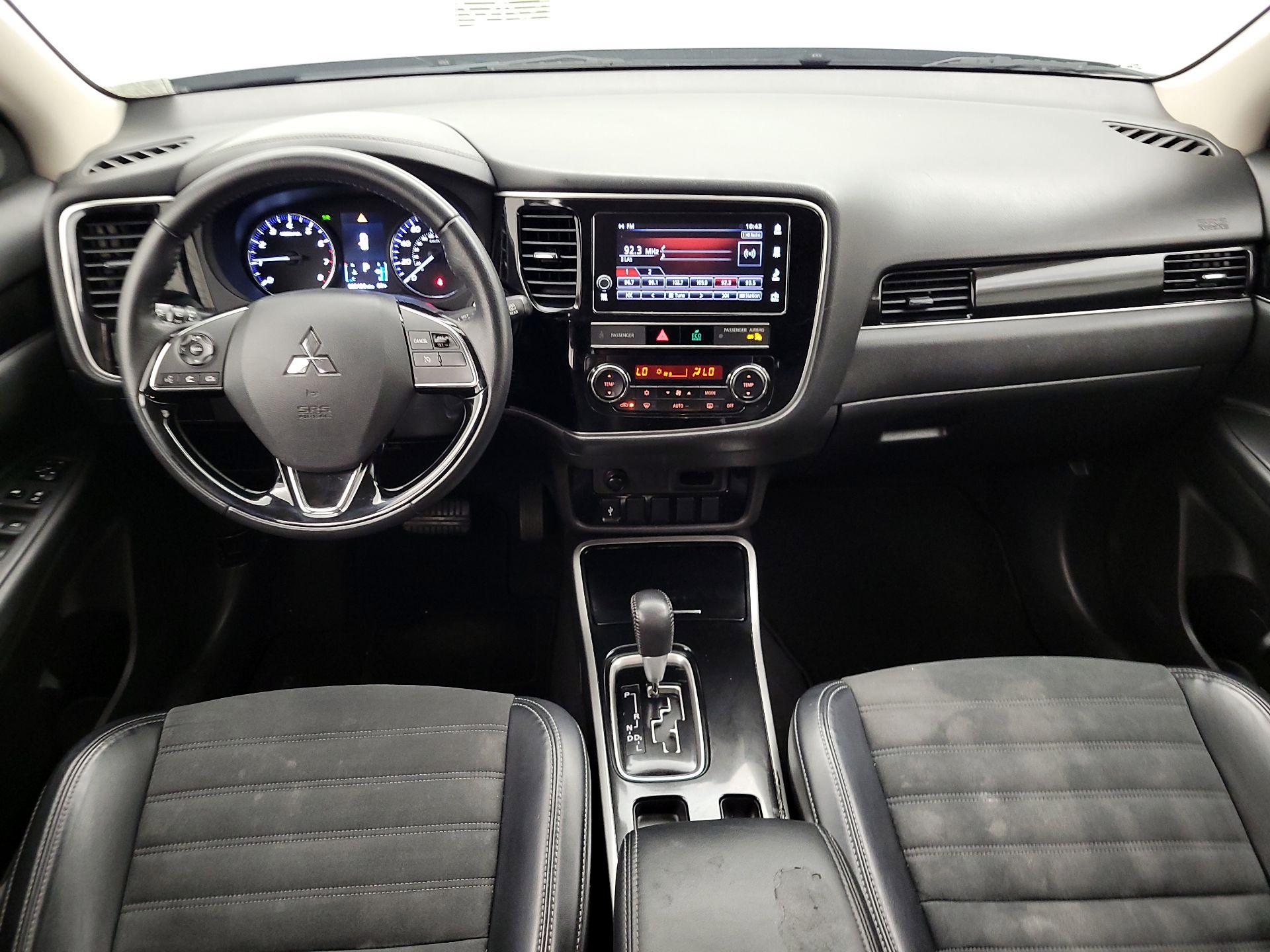 Thumbnail: 2019 Mitsubishi Outlander - 9
