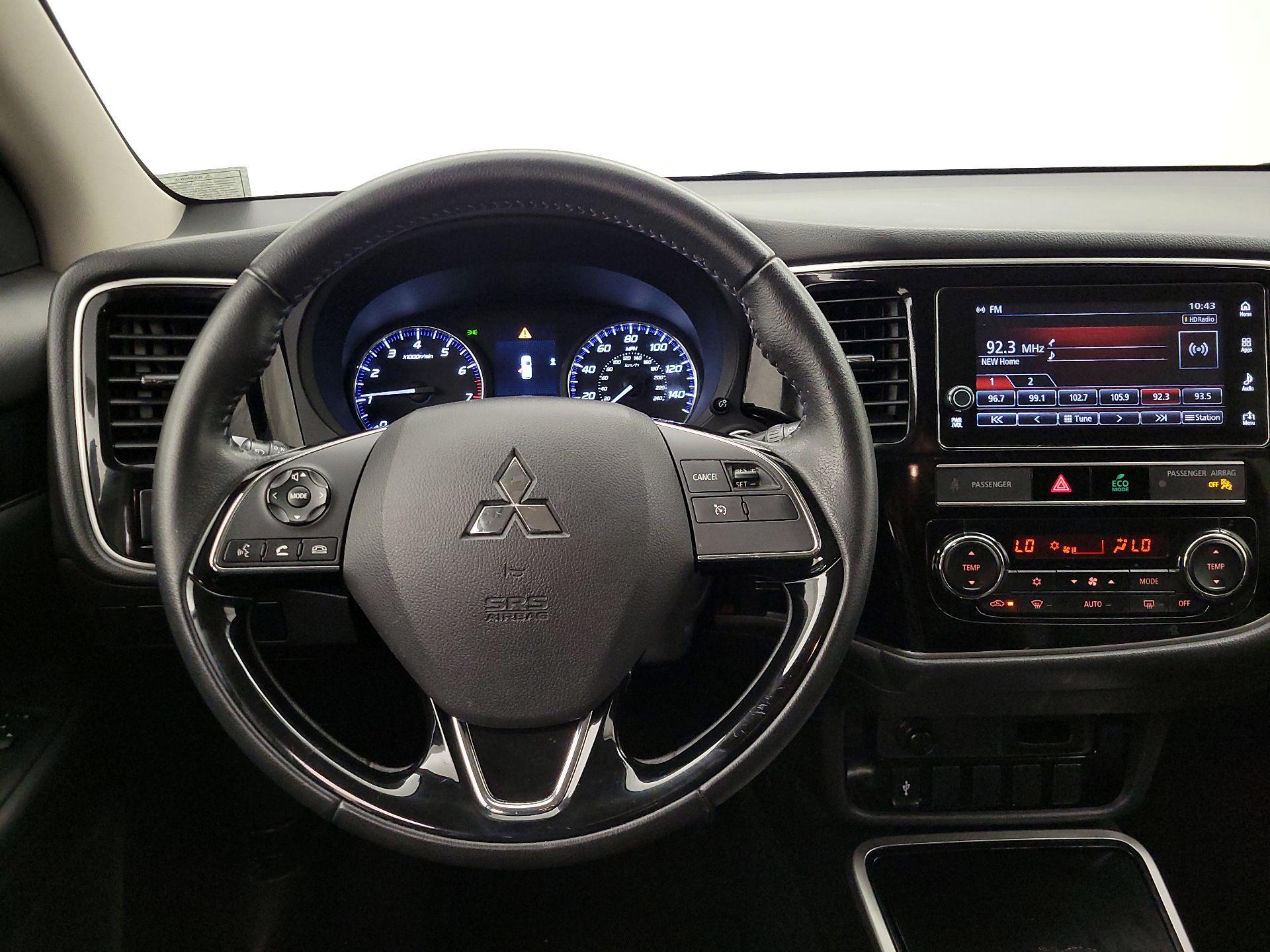 Thumbnail: 2019 Mitsubishi Outlander - 10