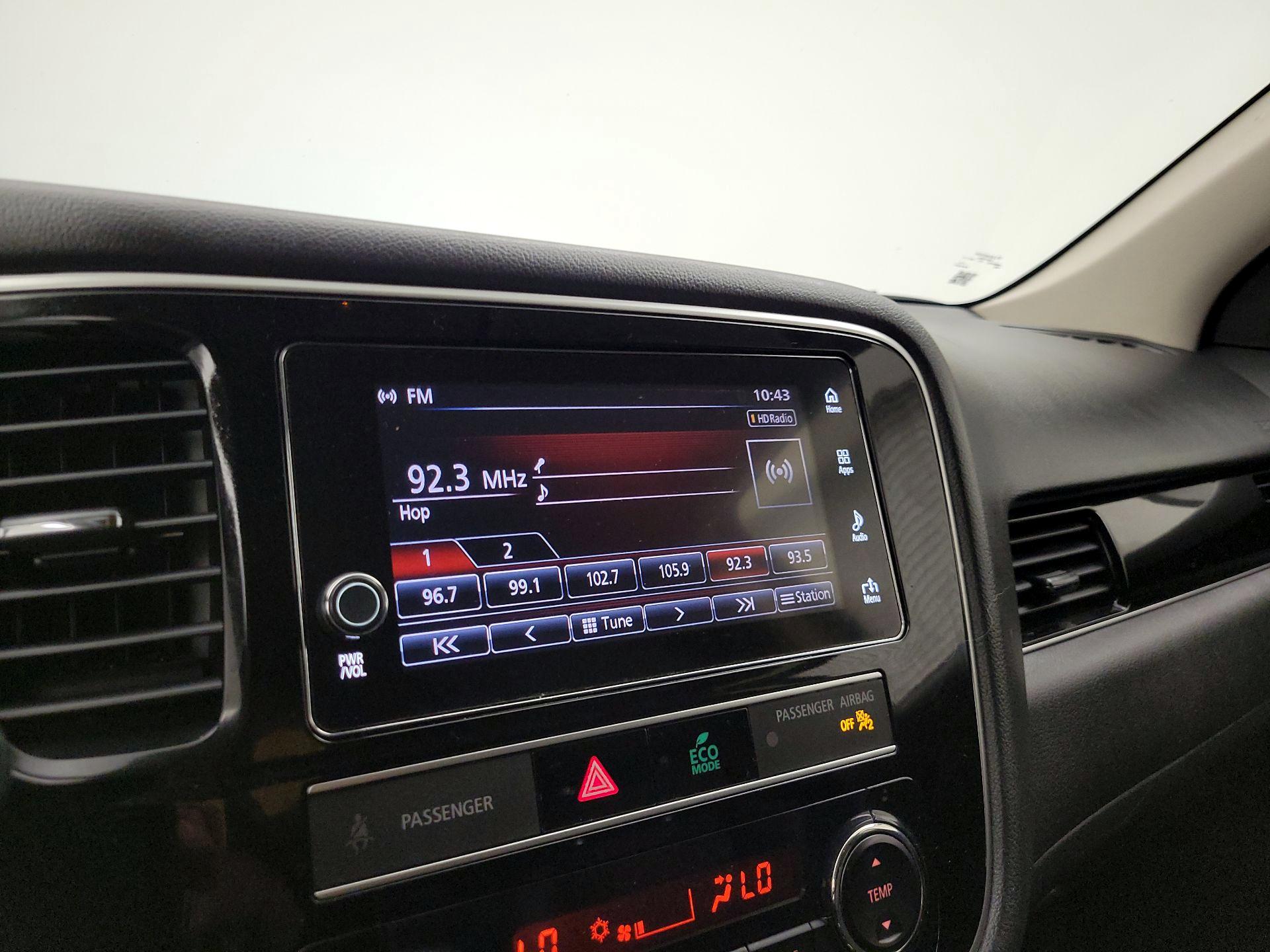 Thumbnail: 2019 Mitsubishi Outlander - 15