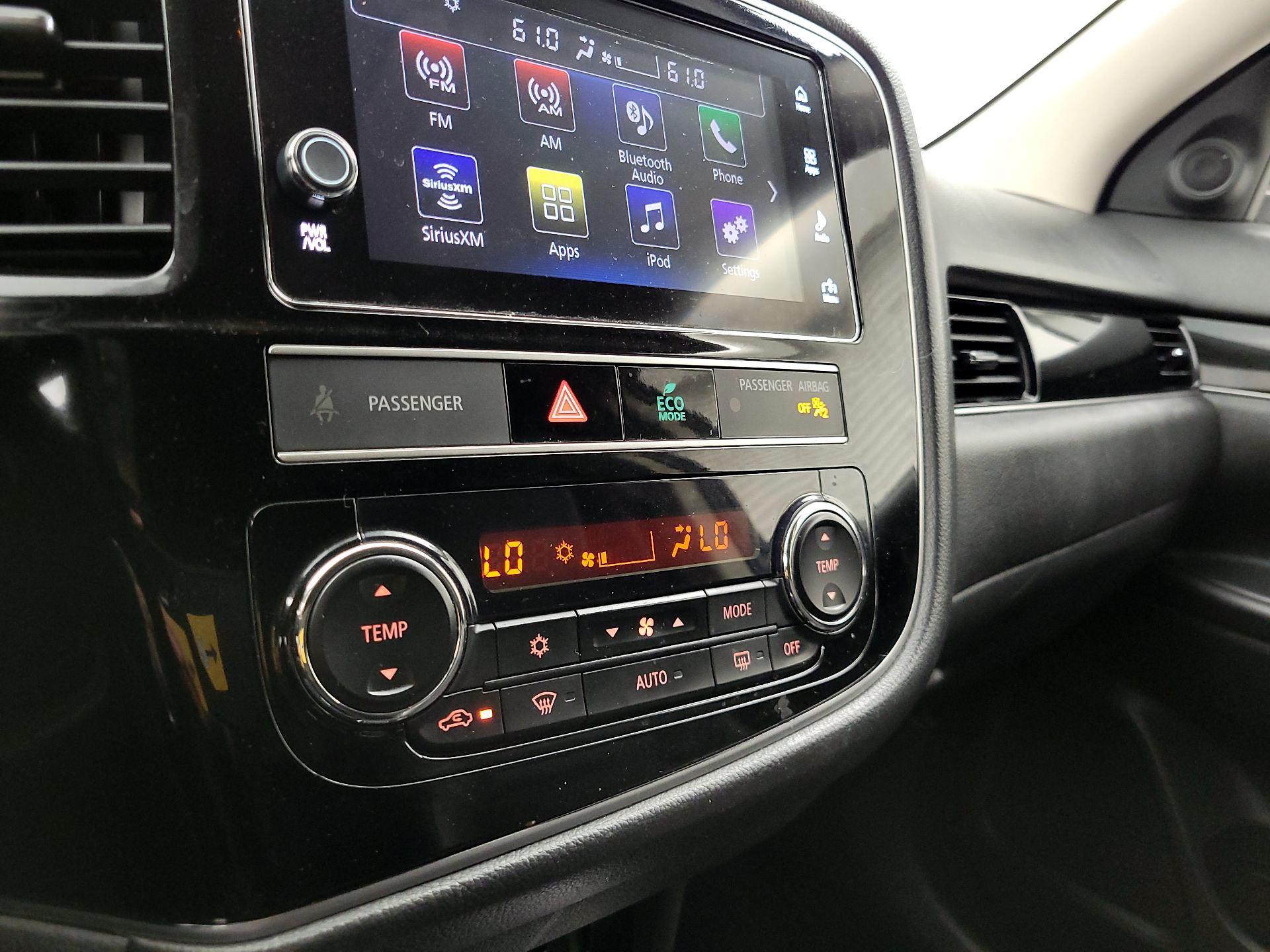 Thumbnail: 2019 Mitsubishi Outlander - 16