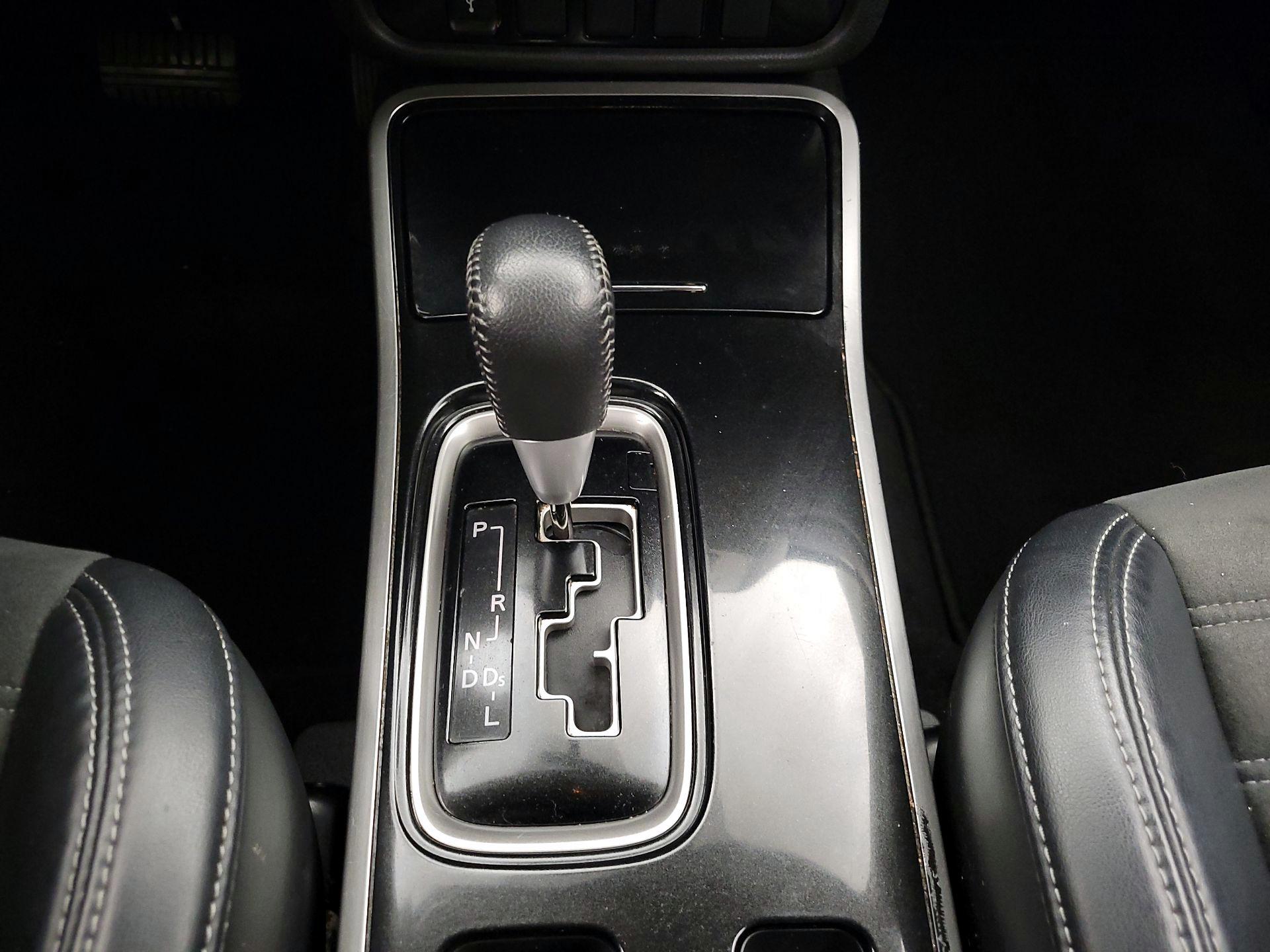 Thumbnail: 2019 Mitsubishi Outlander - 17