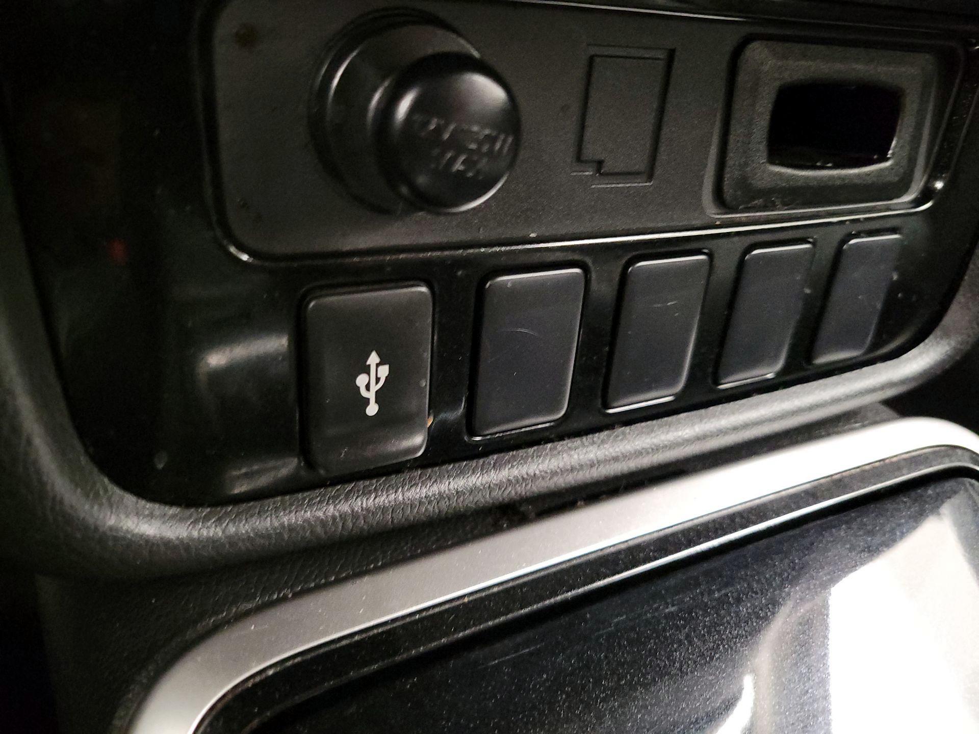 Thumbnail: 2019 Mitsubishi Outlander - 18