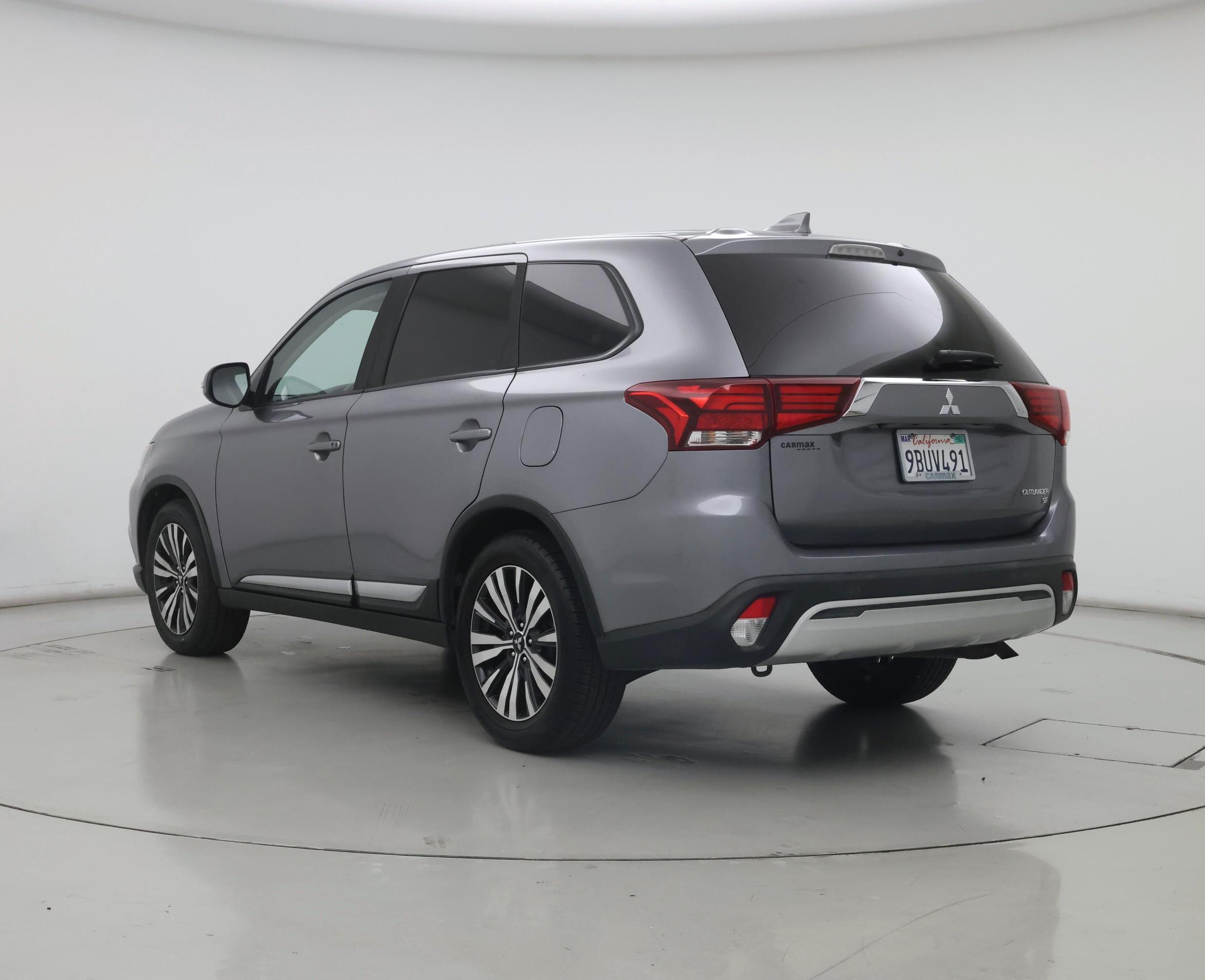 Thumbnail: 2019 Mitsubishi Outlander - 2