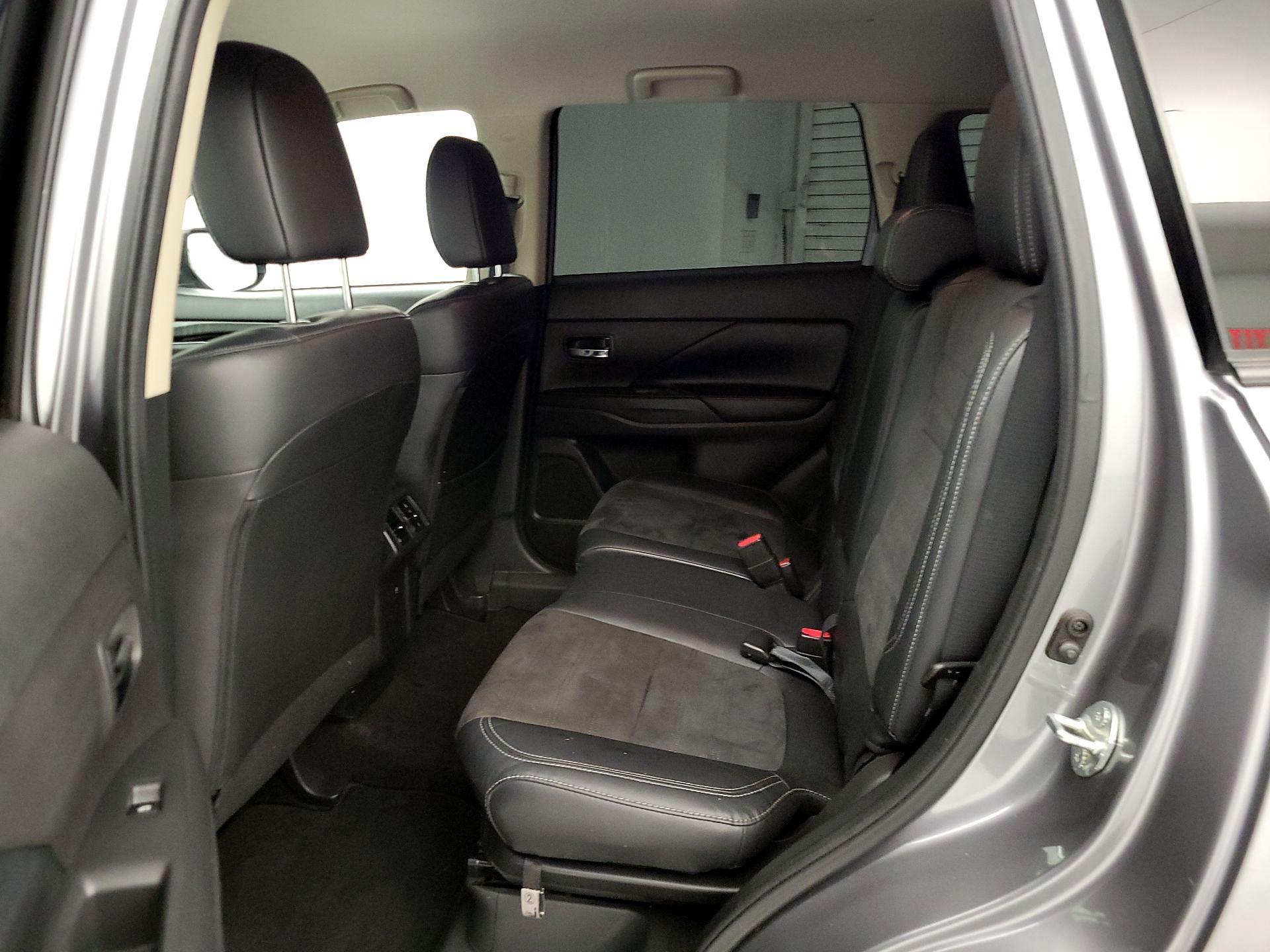 Thumbnail: 2019 Mitsubishi Outlander - 19