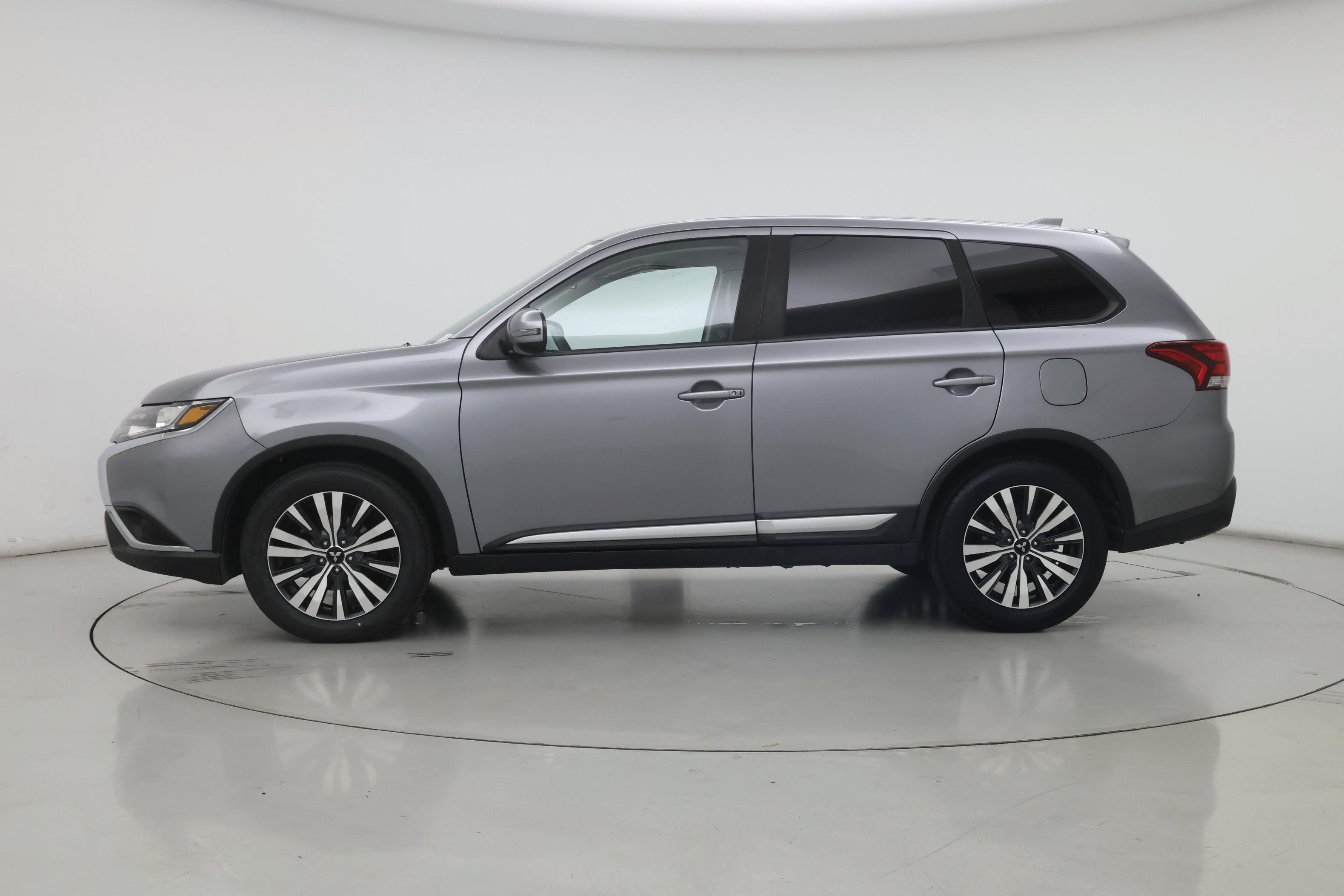 Thumbnail: 2019 Mitsubishi Outlander - 3