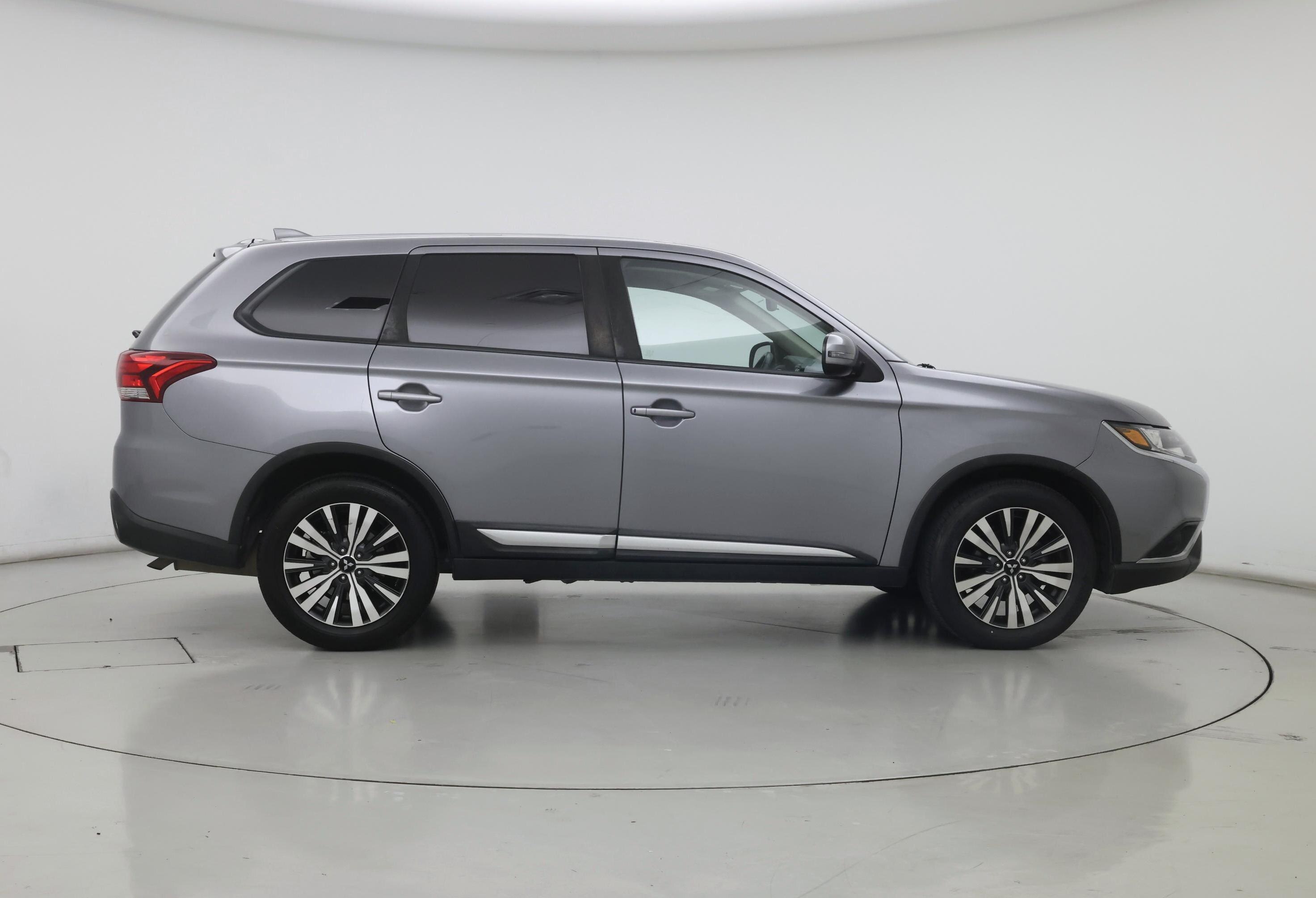 Thumbnail: 2019 Mitsubishi Outlander - 7