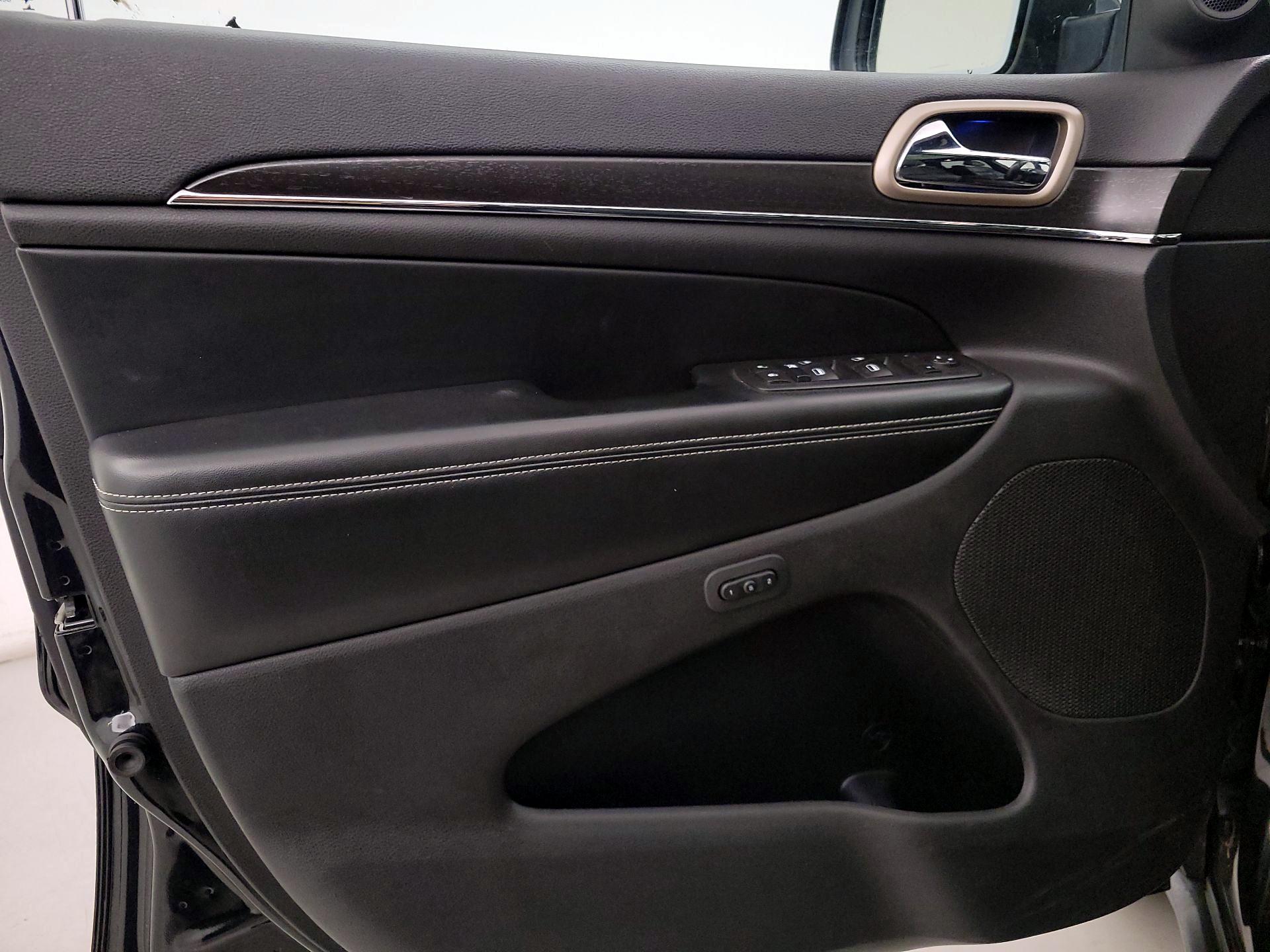 Thumbnail: 2015 Jeep Grand Cherokee - 12
