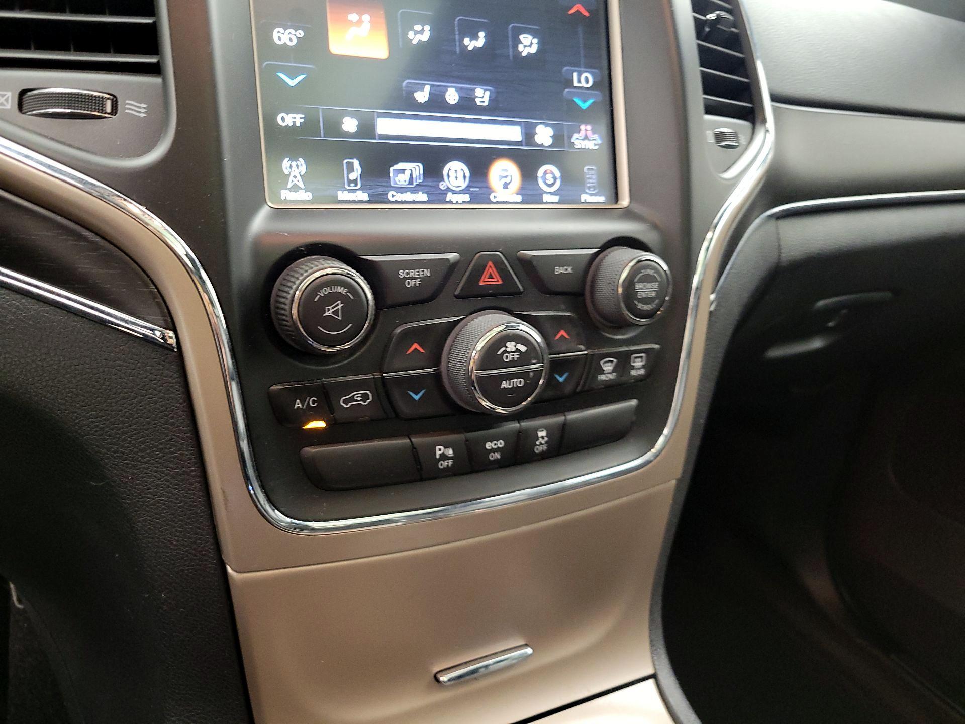 Thumbnail: 2015 Jeep Grand Cherokee - 17