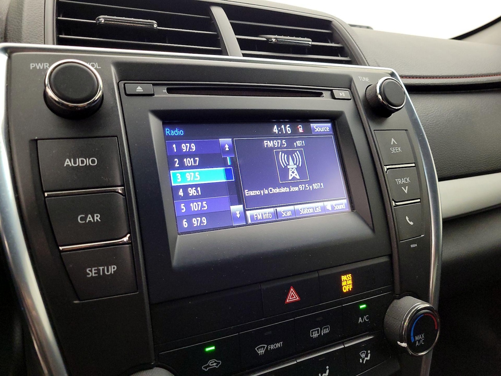 2016 Toyota Camry Special Edition - Photo 16