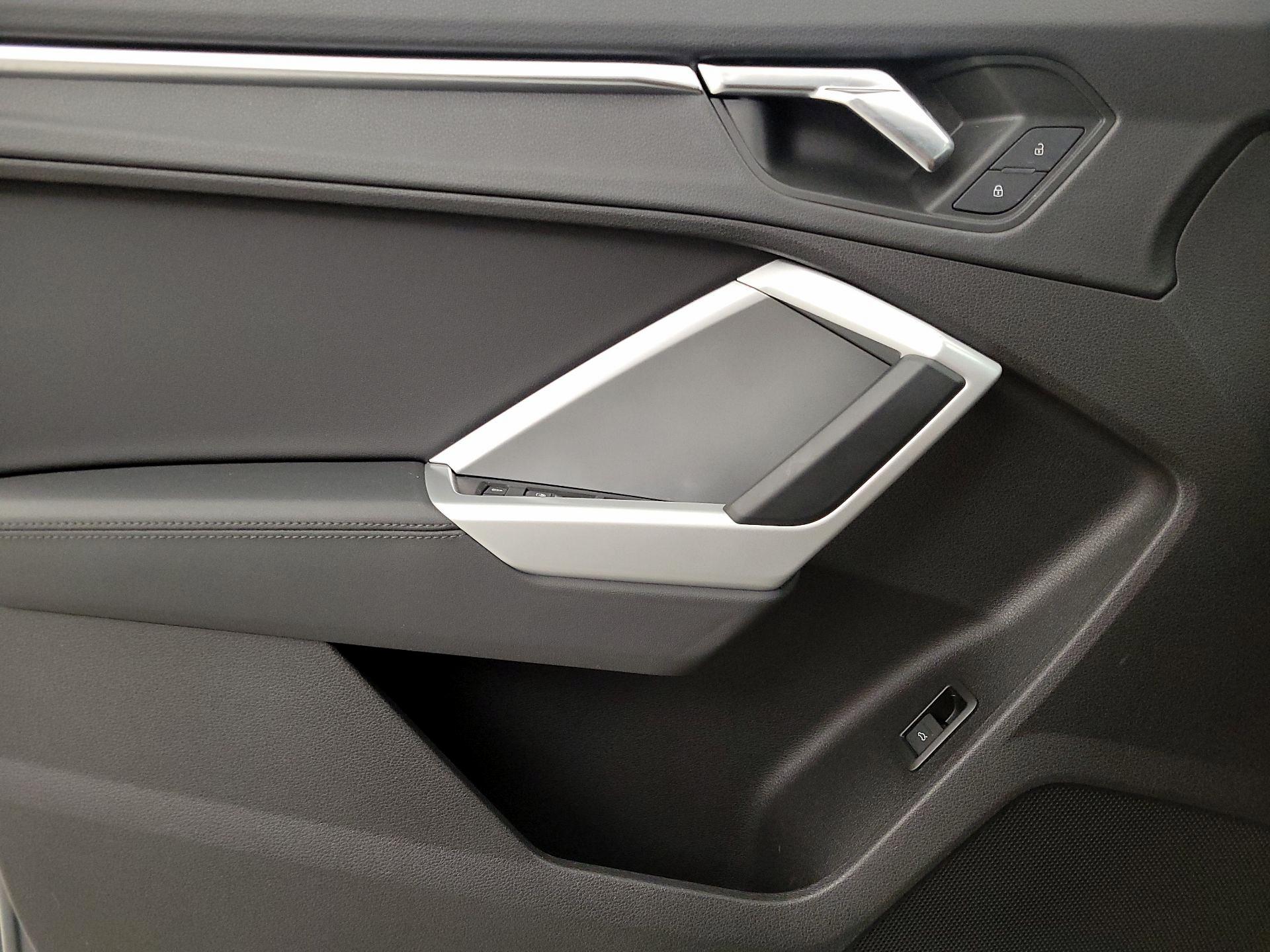 Thumbnail: 2020 Audi Q3 - 12