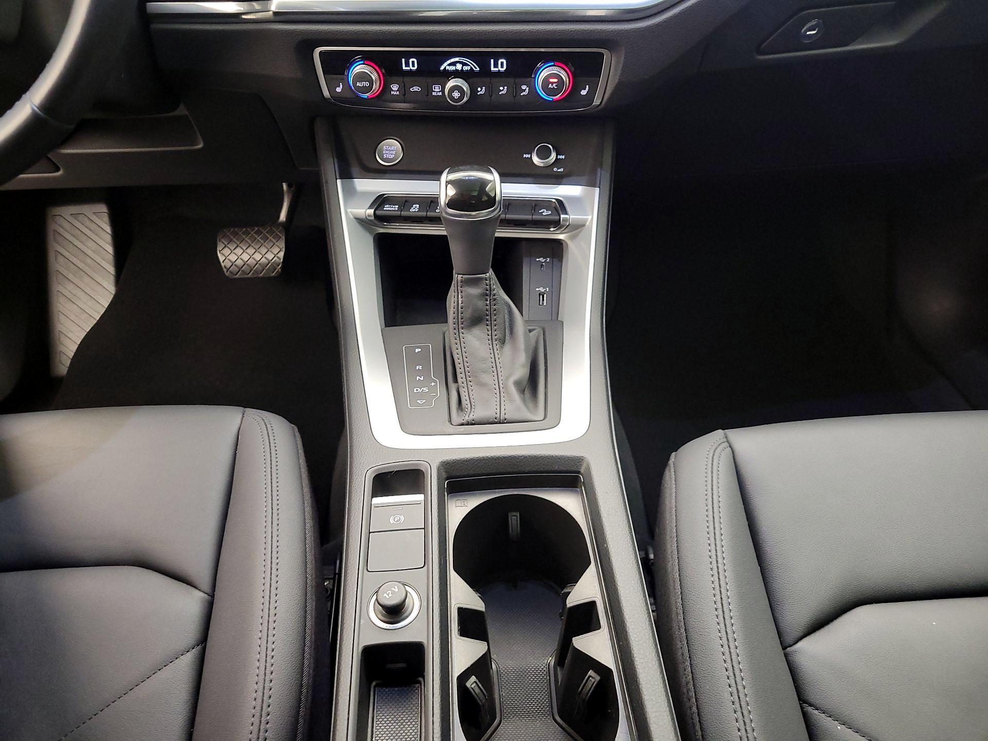 Thumbnail: 2020 Audi Q3 - 16