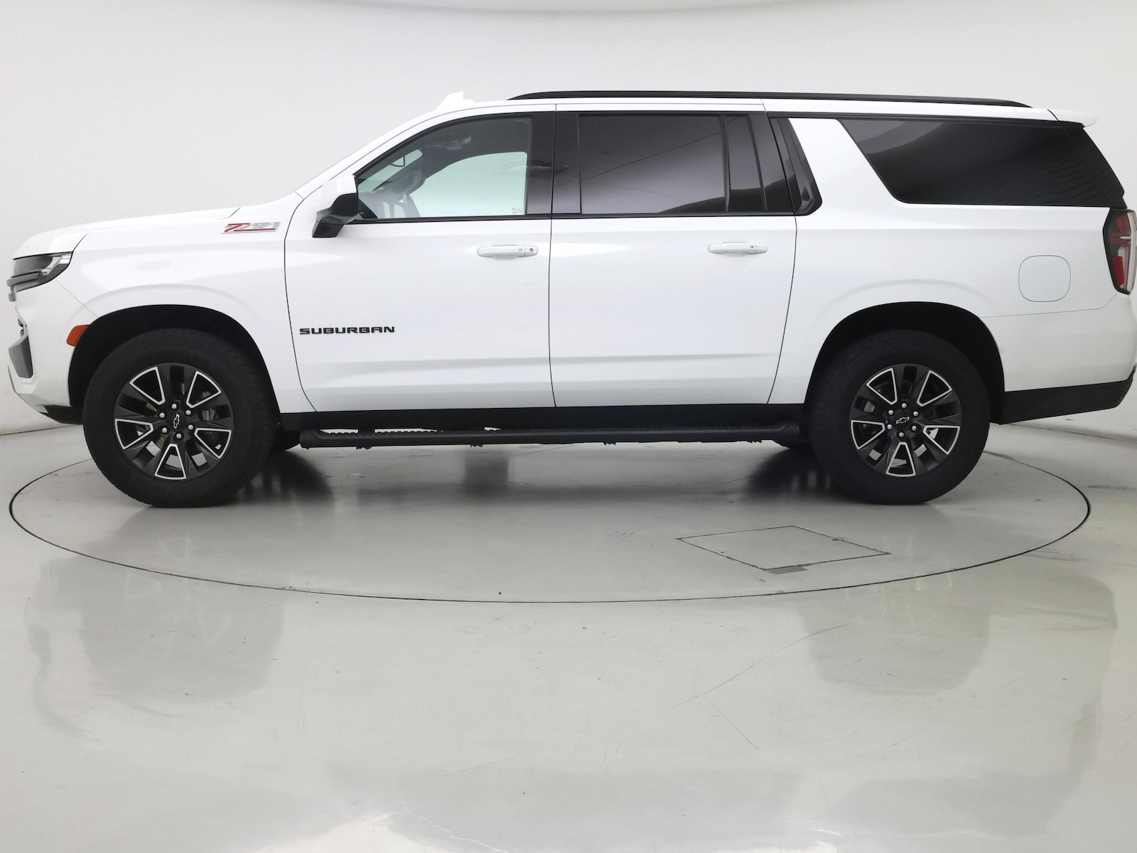 2022 Chevrolet Suburban Z71 - Photo 4