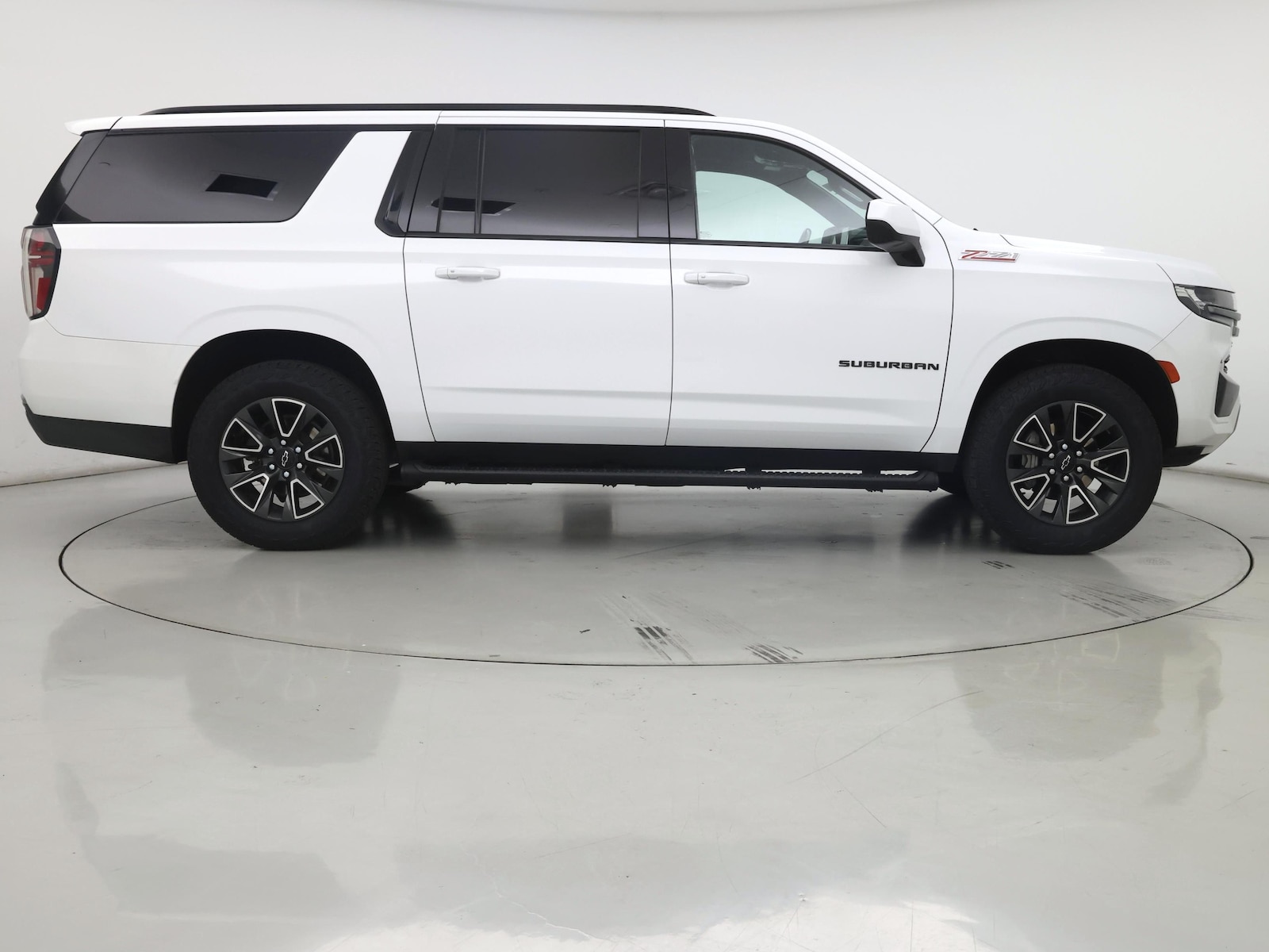 2022 Chevrolet Suburban Z71 - Photo 8