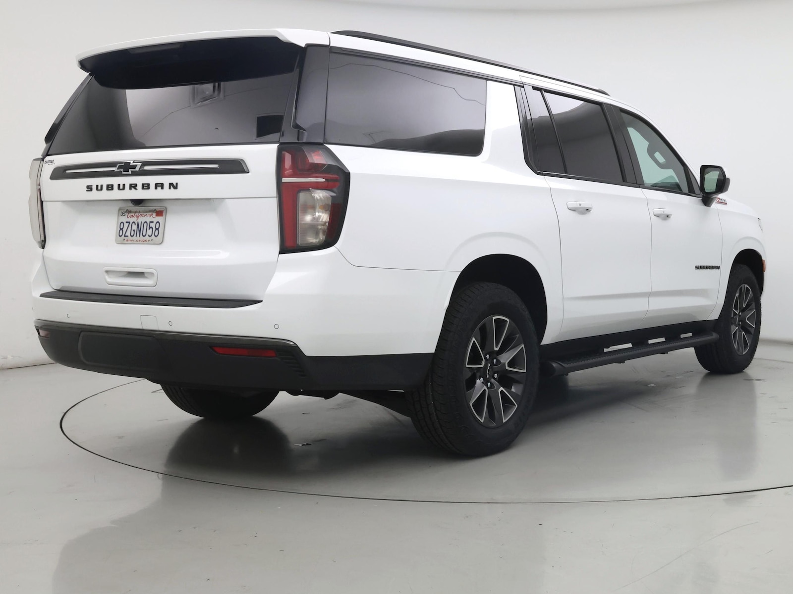 2022 Chevrolet Suburban Z71 - Photo 9