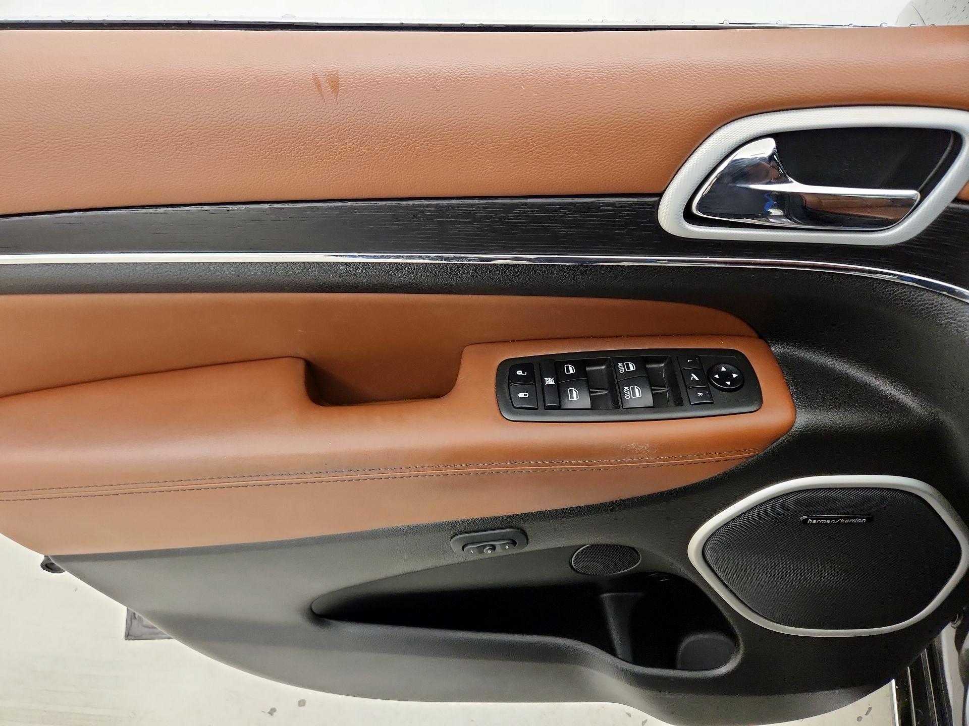 Thumbnail: 2021 Jeep Grand Cherokee - 12