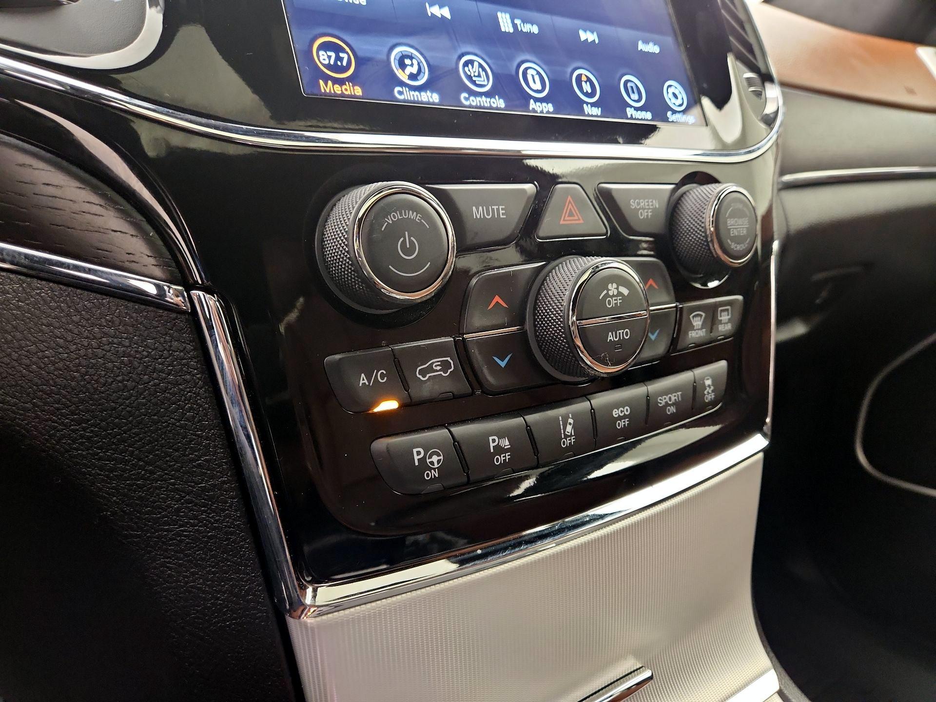 Thumbnail: 2021 Jeep Grand Cherokee - 17