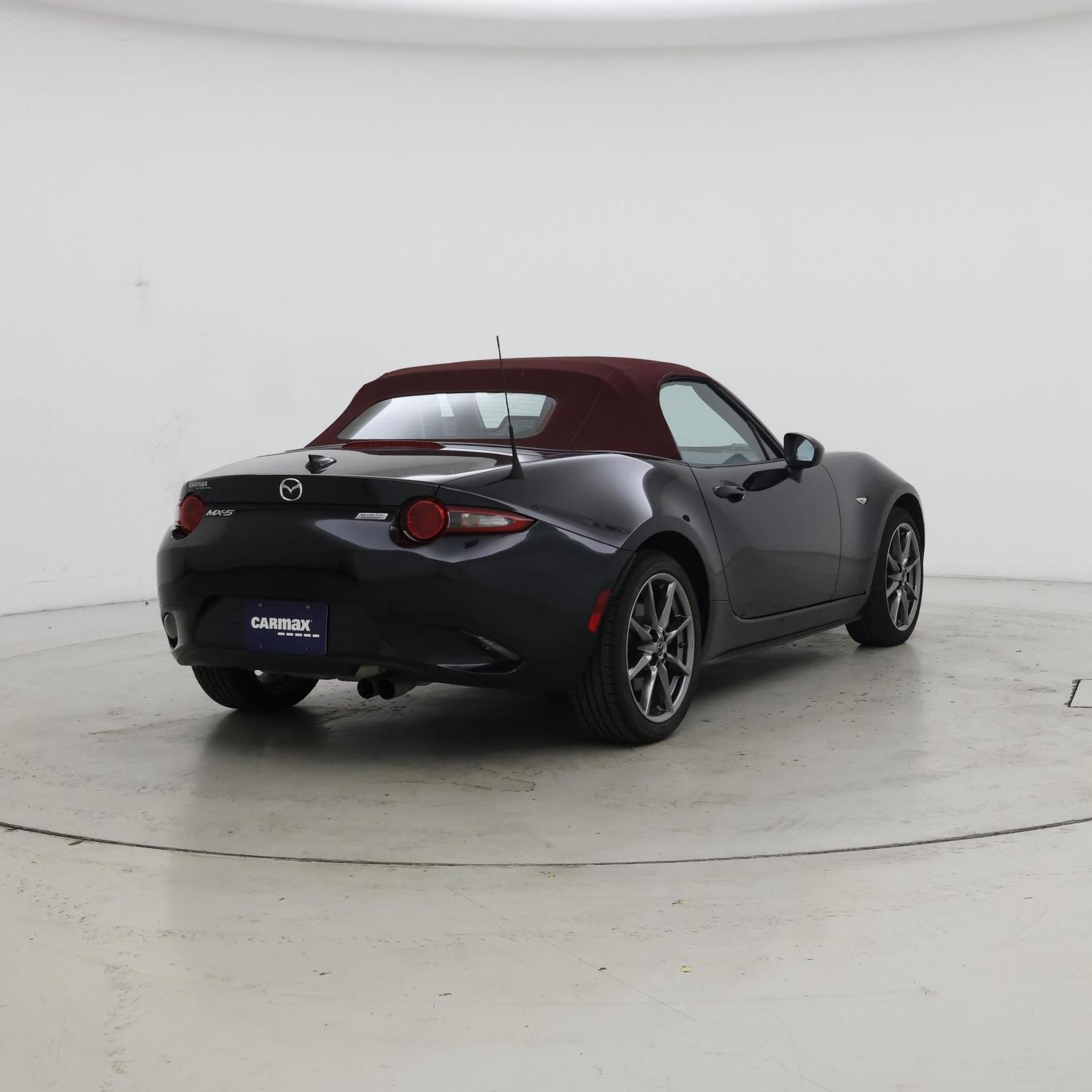 Thumbnail: 2018 Mazda MX-5 Miata - 8