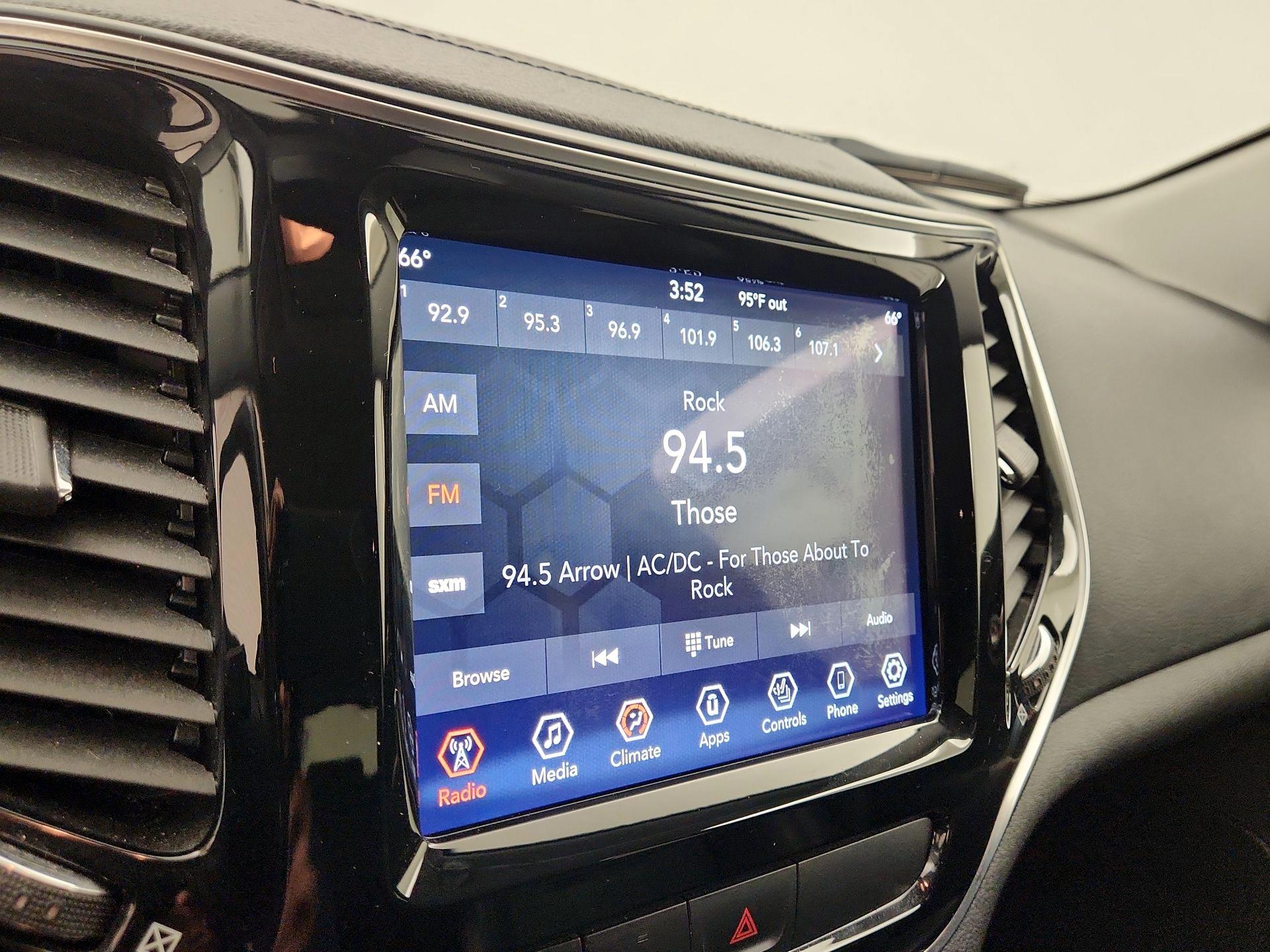Thumbnail: 2019 Jeep Cherokee - 15