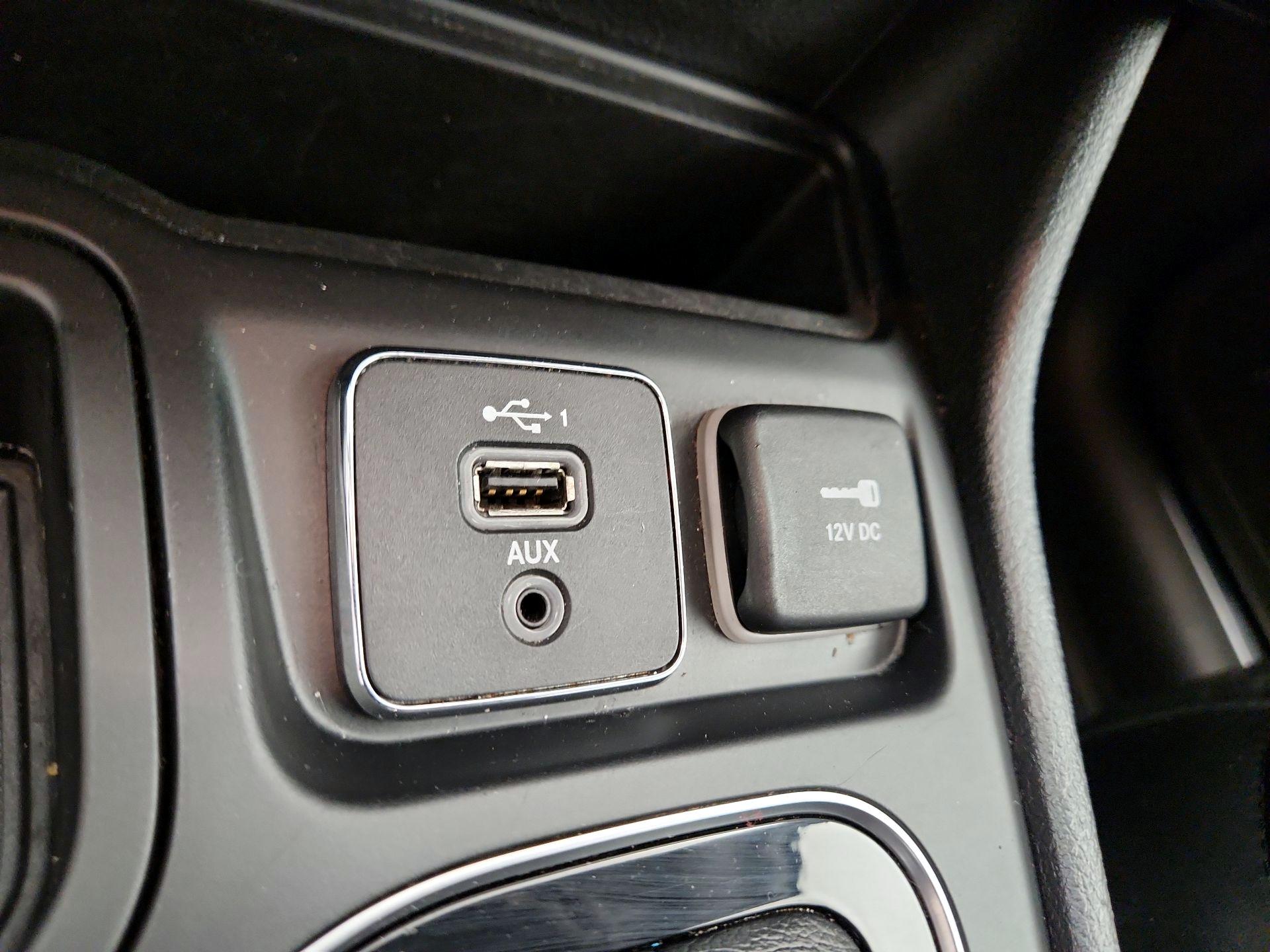Thumbnail: 2019 Jeep Cherokee - 18