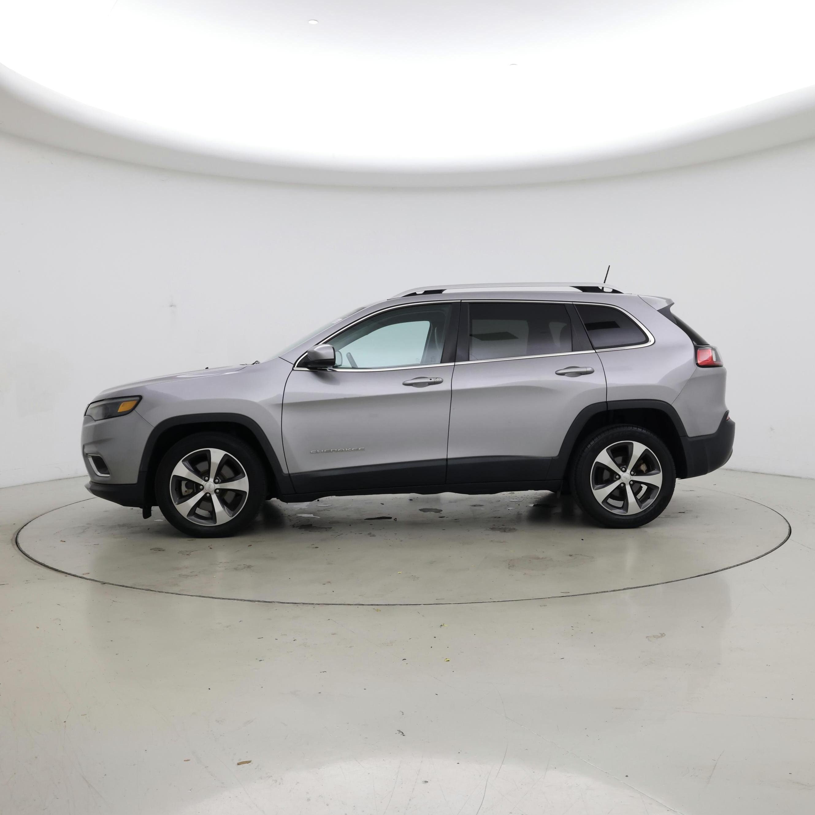 Thumbnail: 2019 Jeep Cherokee - 3