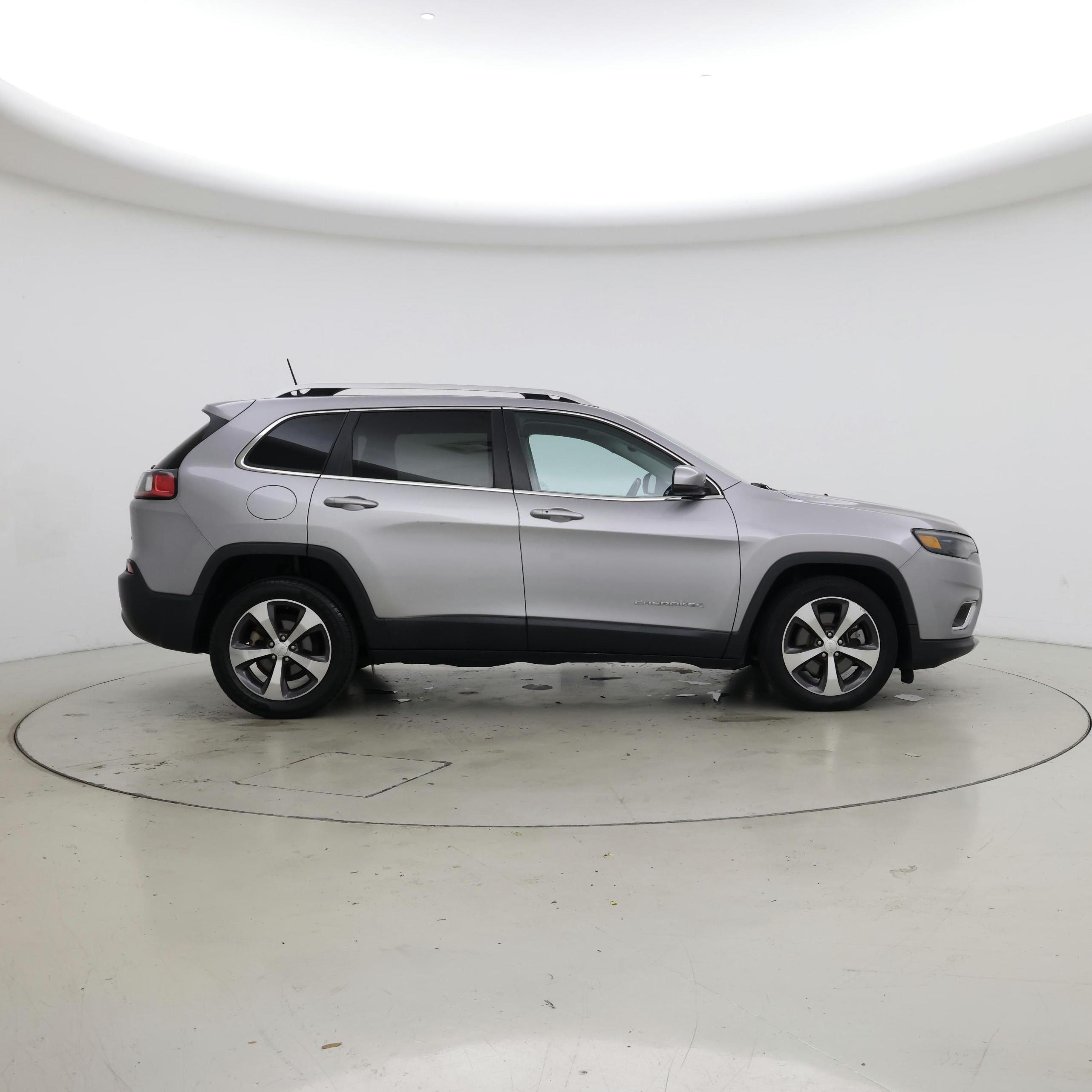 Thumbnail: 2019 Jeep Cherokee - 7
