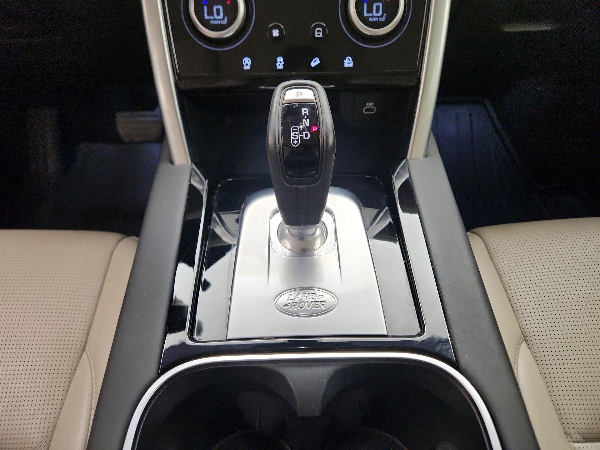 Thumbnail: 2022 Land Rover Discovery Sport - 18