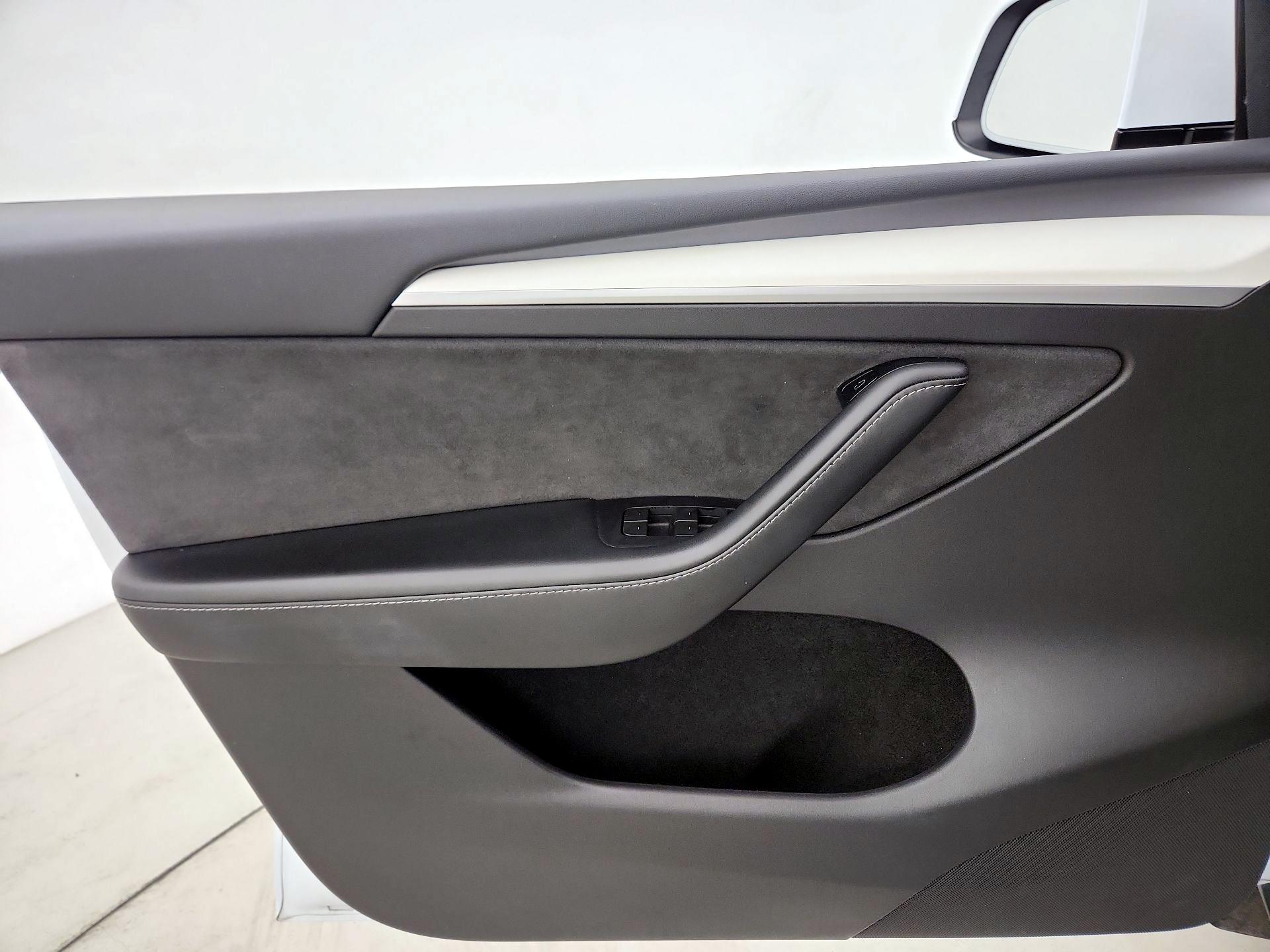 Thumbnail: 2023 Tesla Model Y - 12