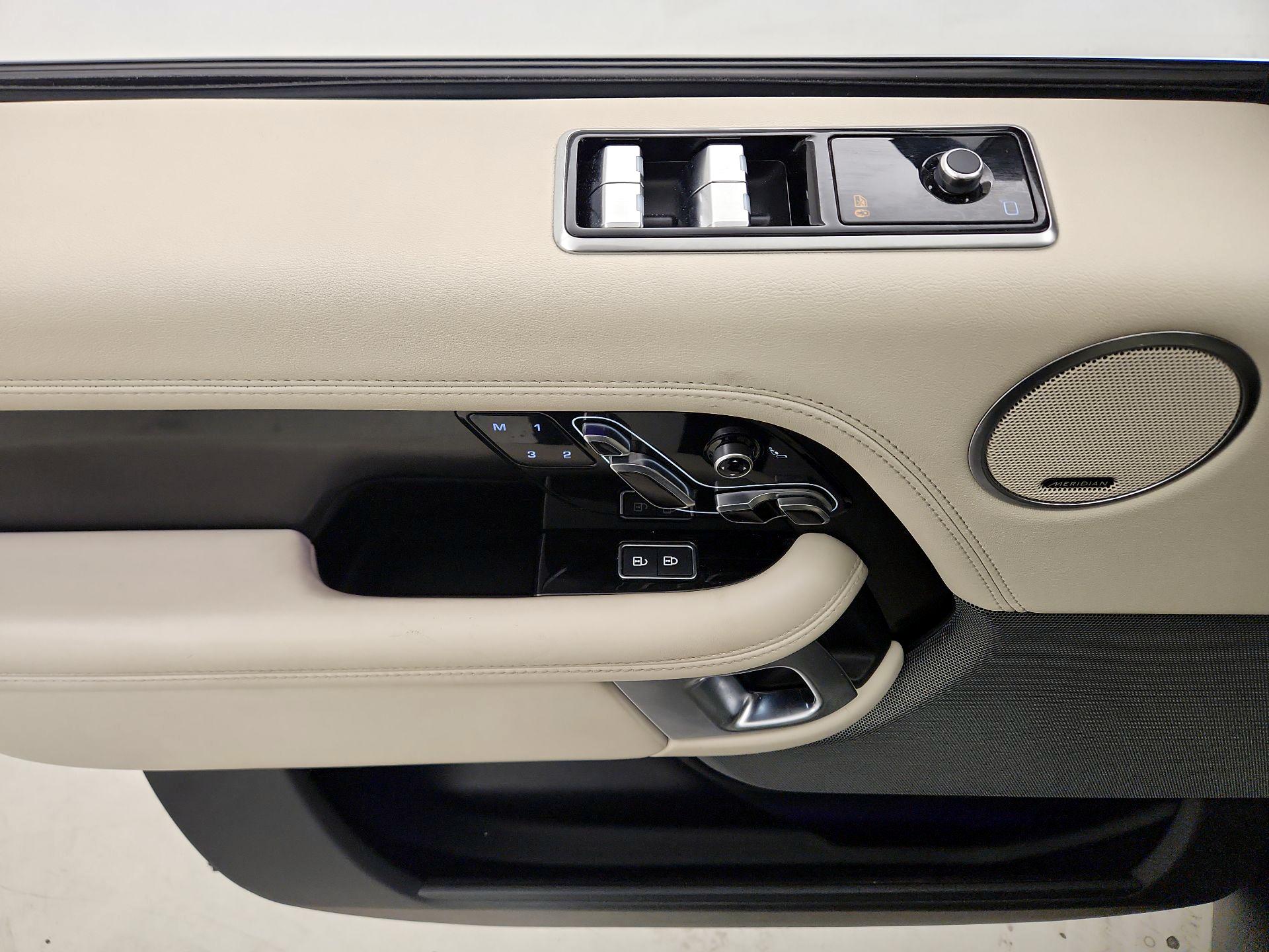 Thumbnail: 2021 Land Rover Range Rover - 12