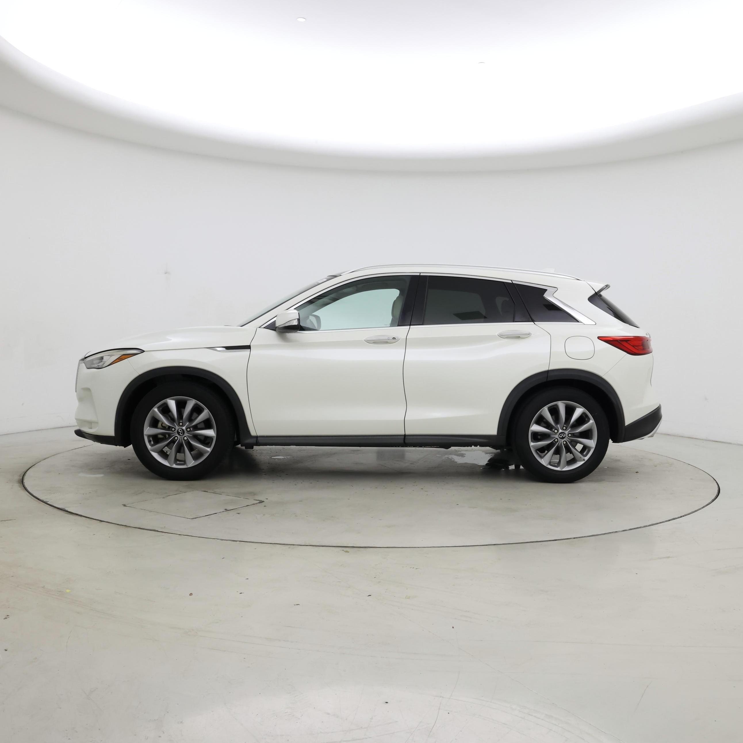 Thumbnail: 2019 INFINITI QX50 - 3