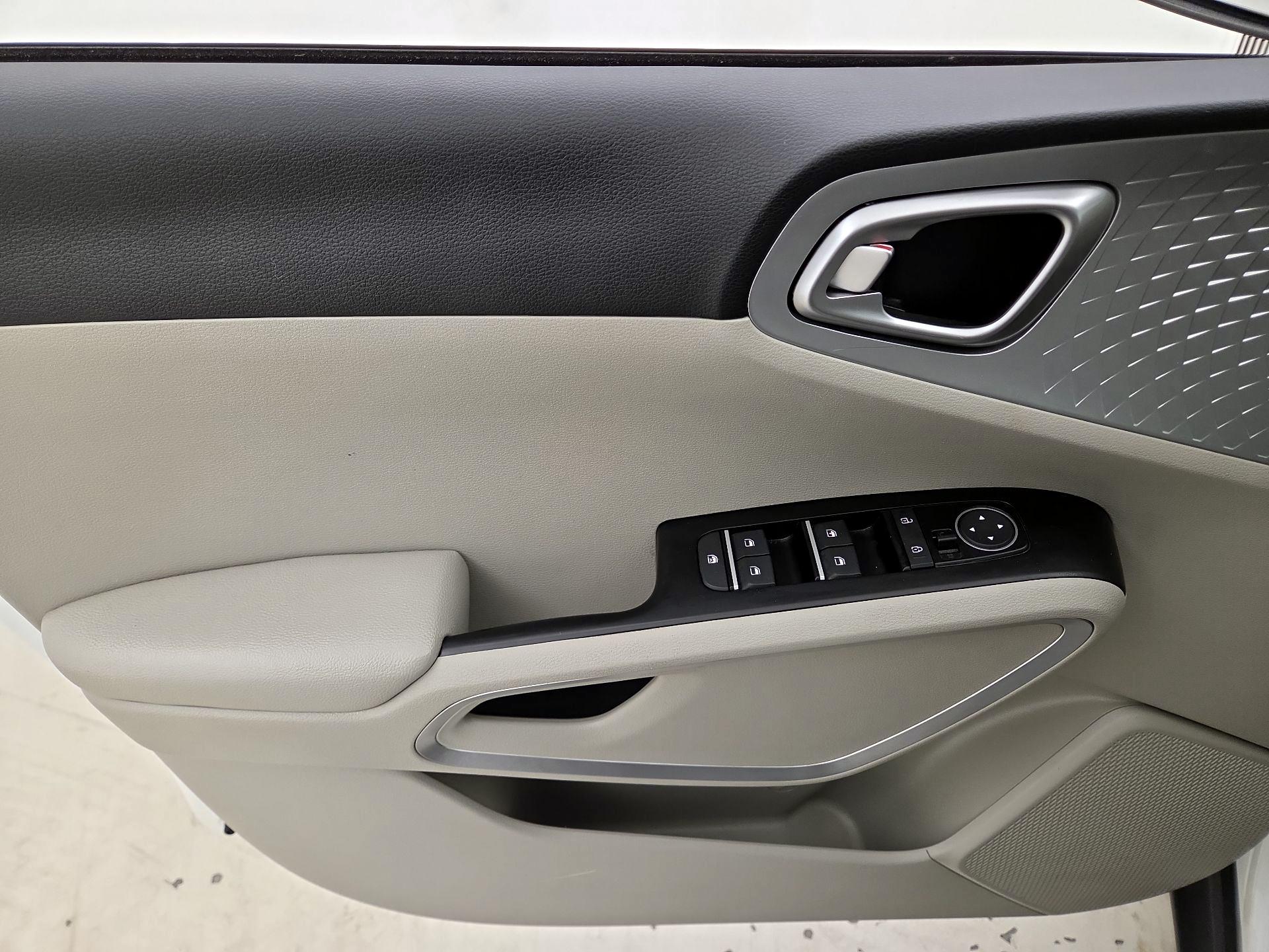 Thumbnail: 2020 Kia Soul - 12