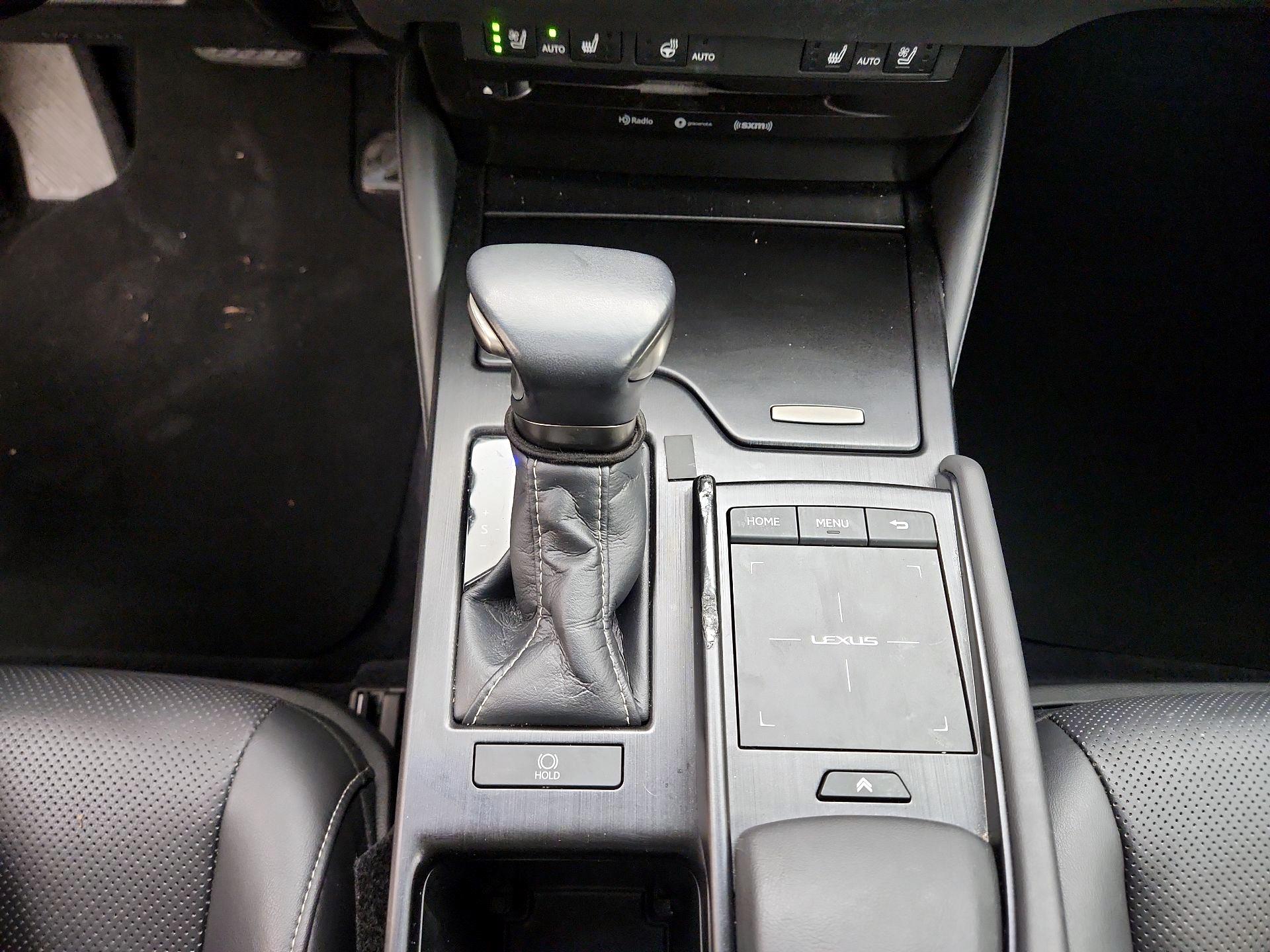 Thumbnail: 2021 Lexus ES - 16