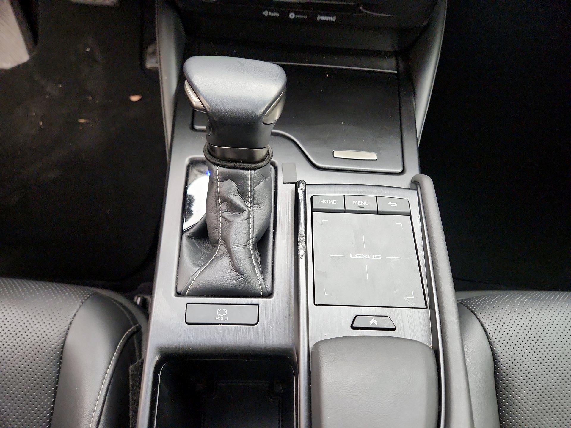 Thumbnail: 2021 Lexus ES - 17